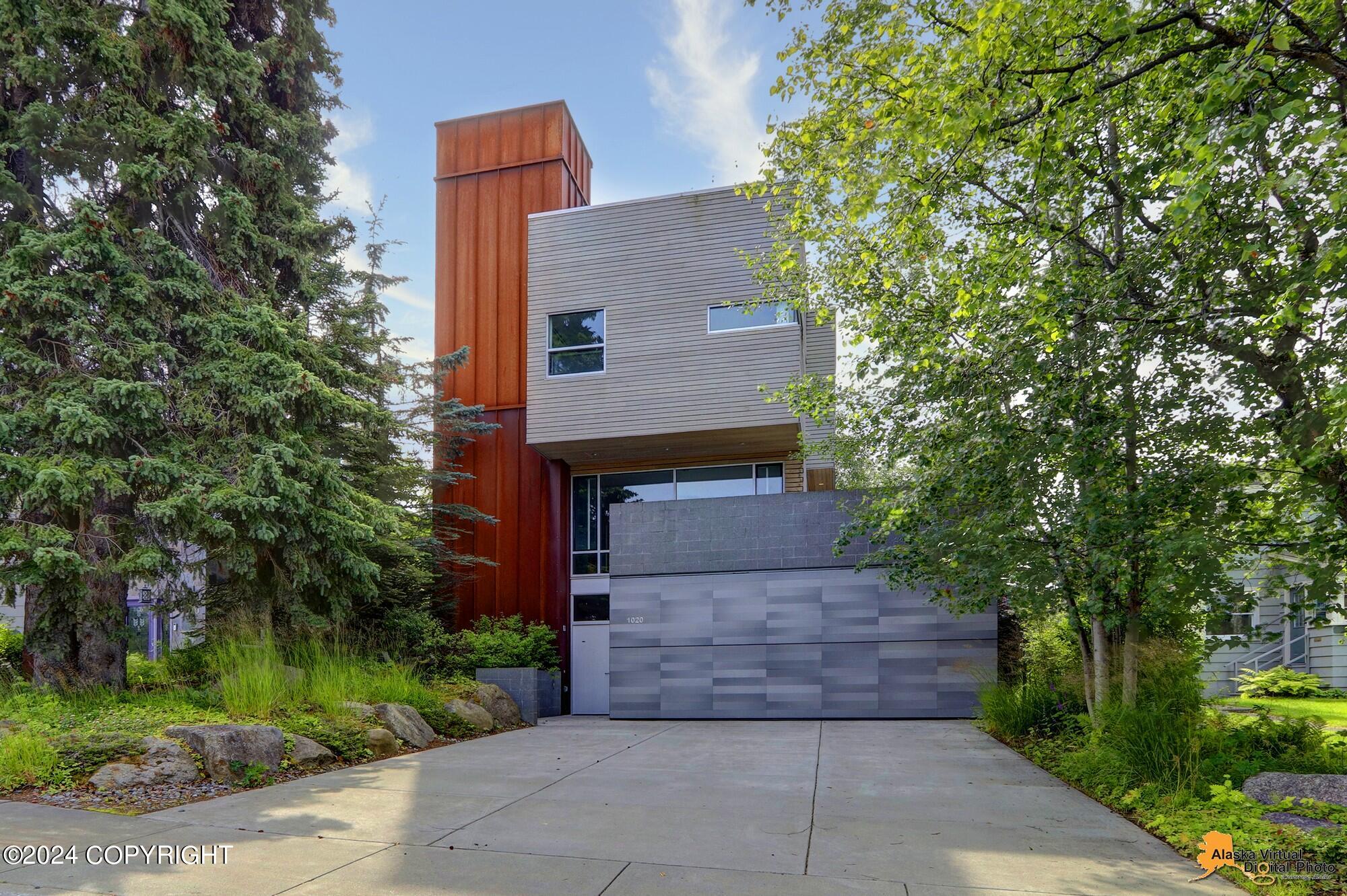 1020 W 10th Avenue