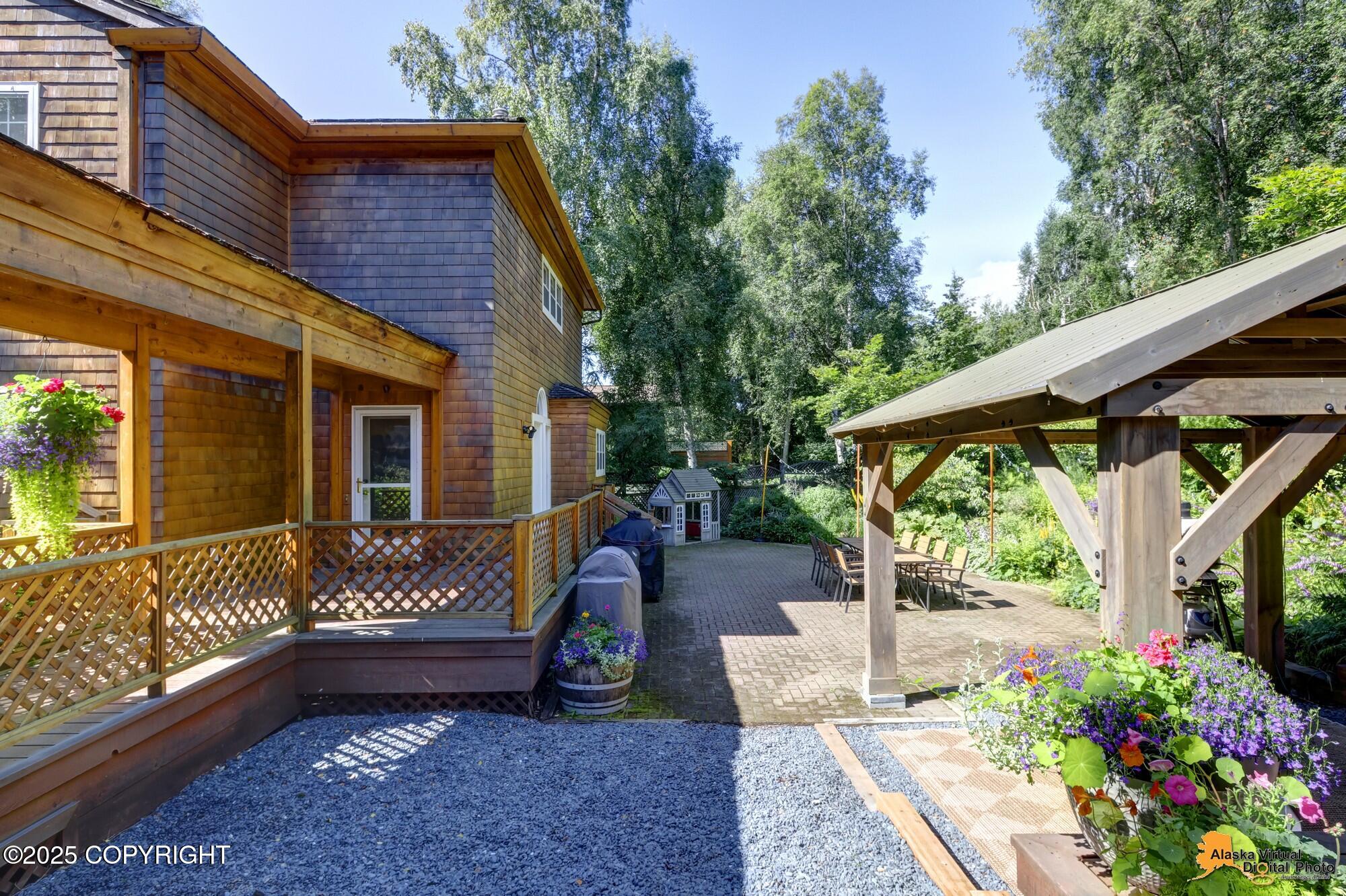 1607 W 14th Avenue
