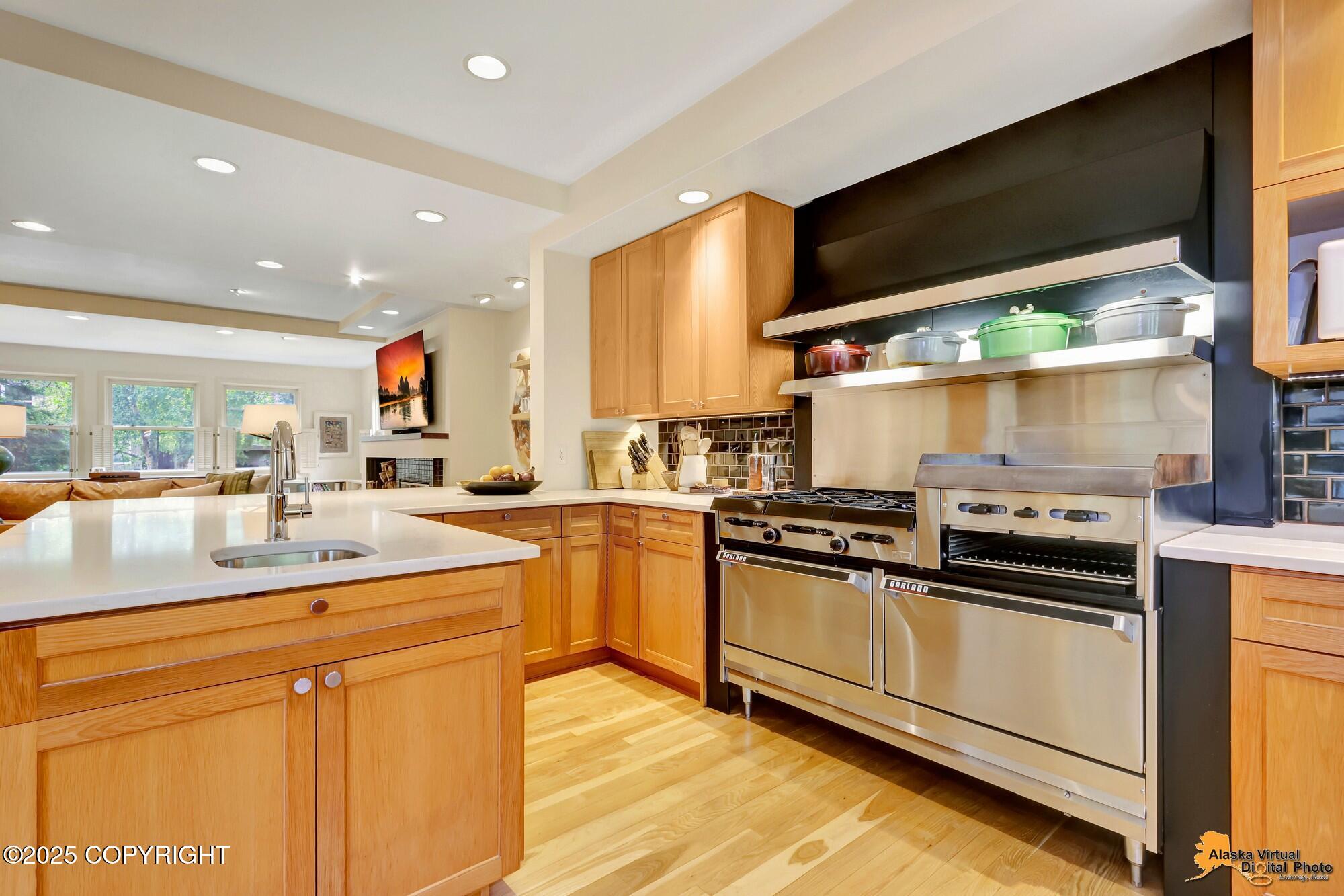 1607 W 14th Avenue