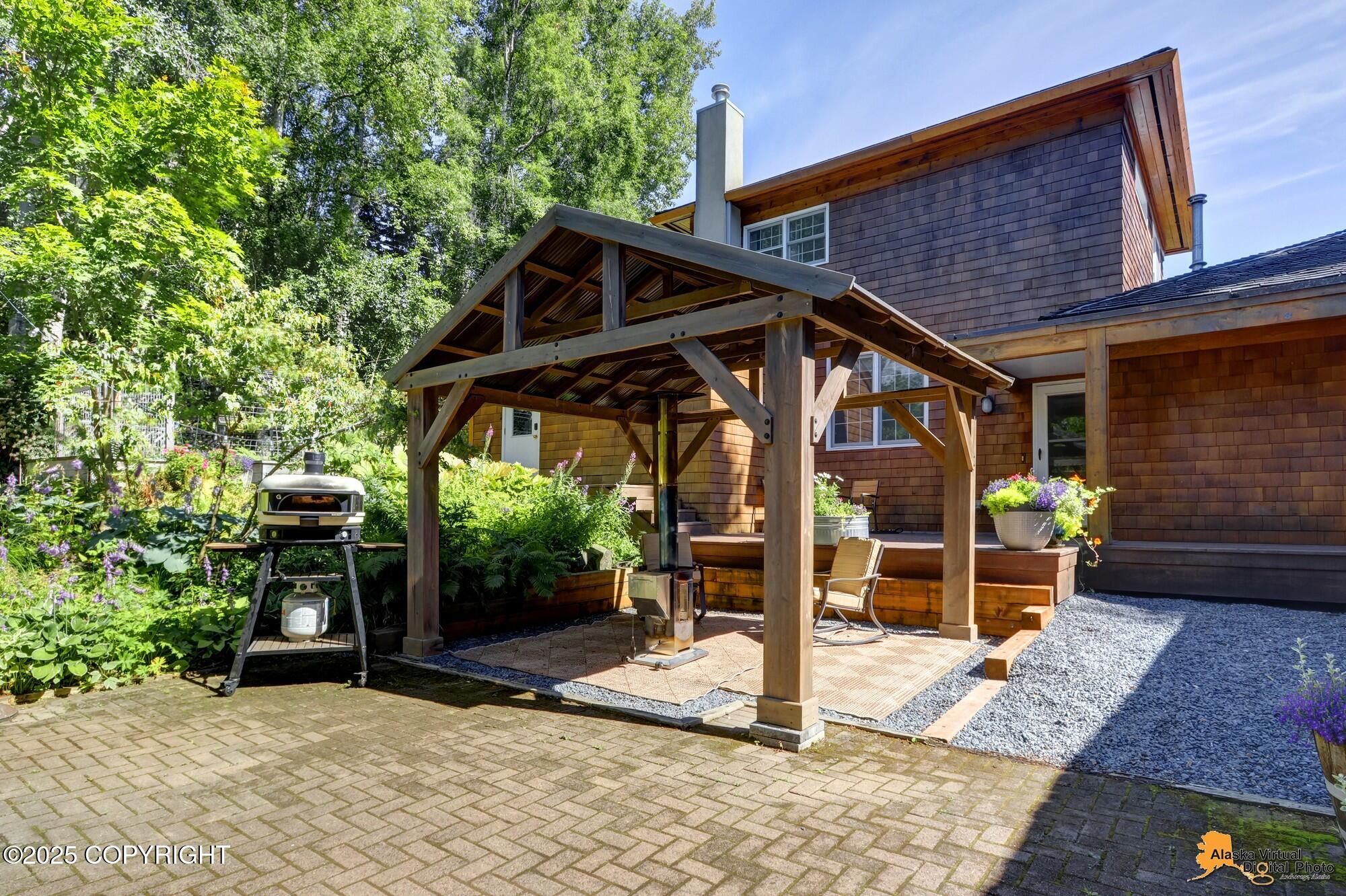 1607 W 14th Avenue