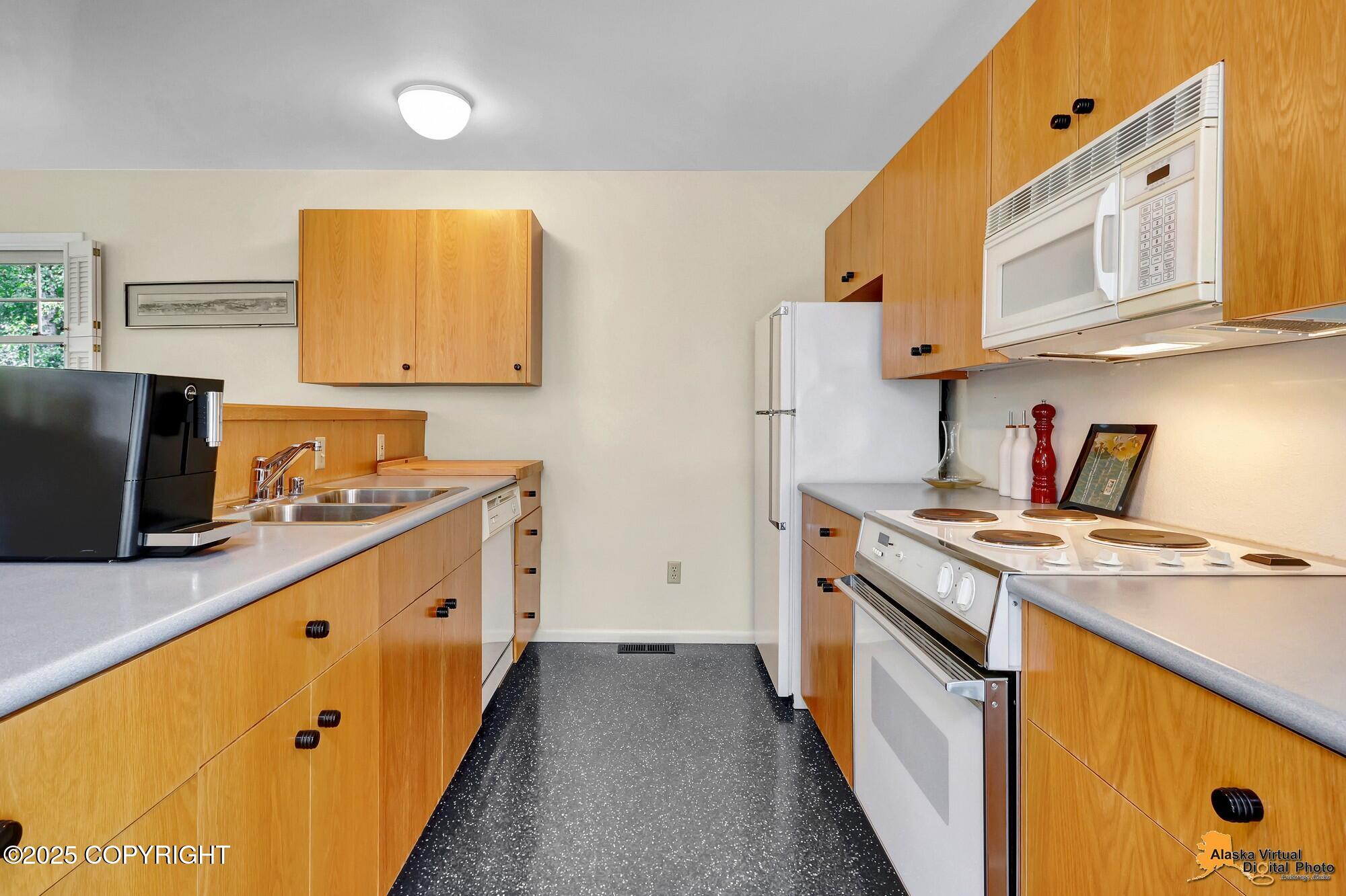 1607 W 14th Avenue