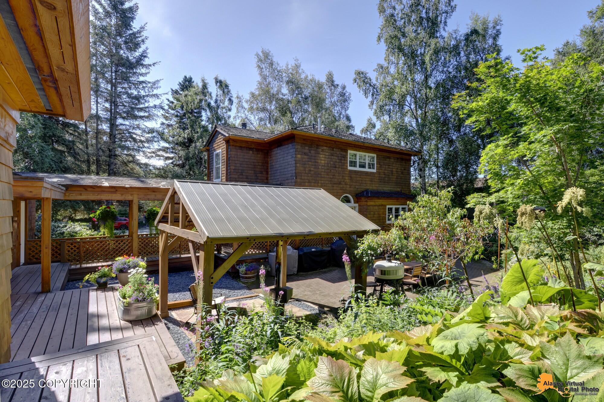 1607 W 14th Avenue