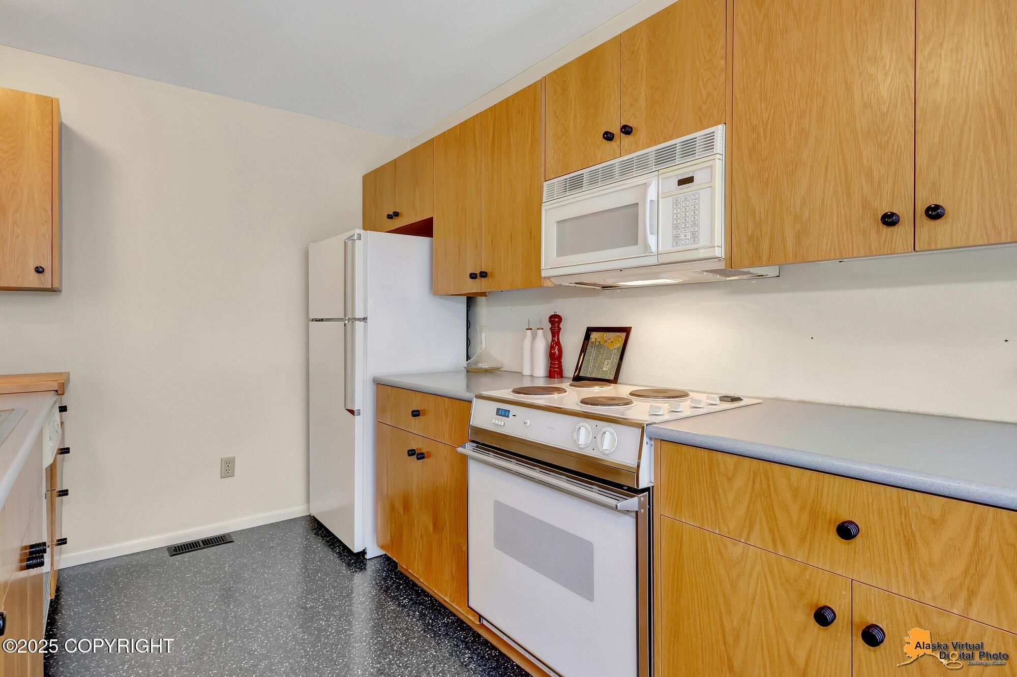 1607 W 14th Avenue