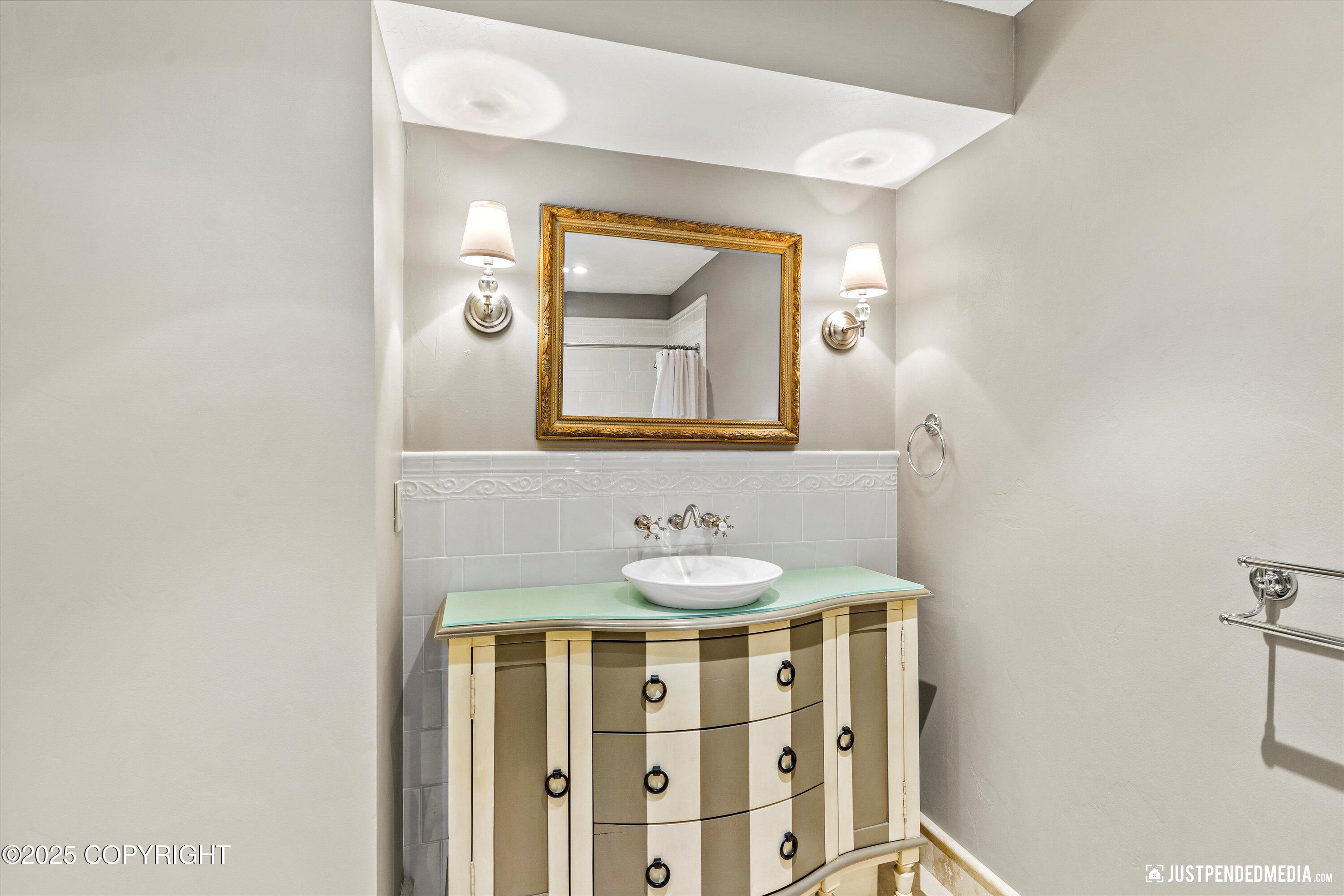 3806 North Point Circle