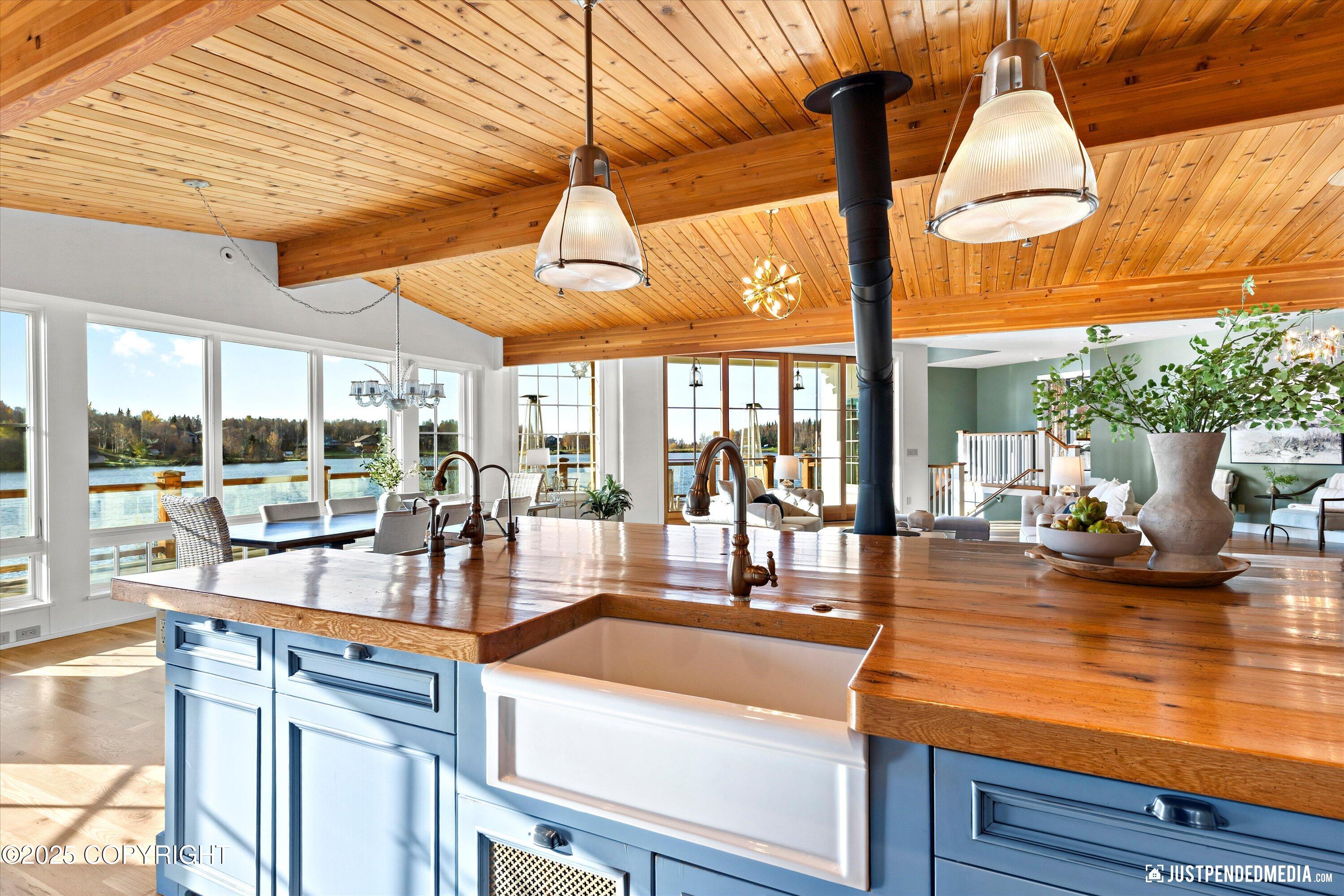 3806 North Point Circle