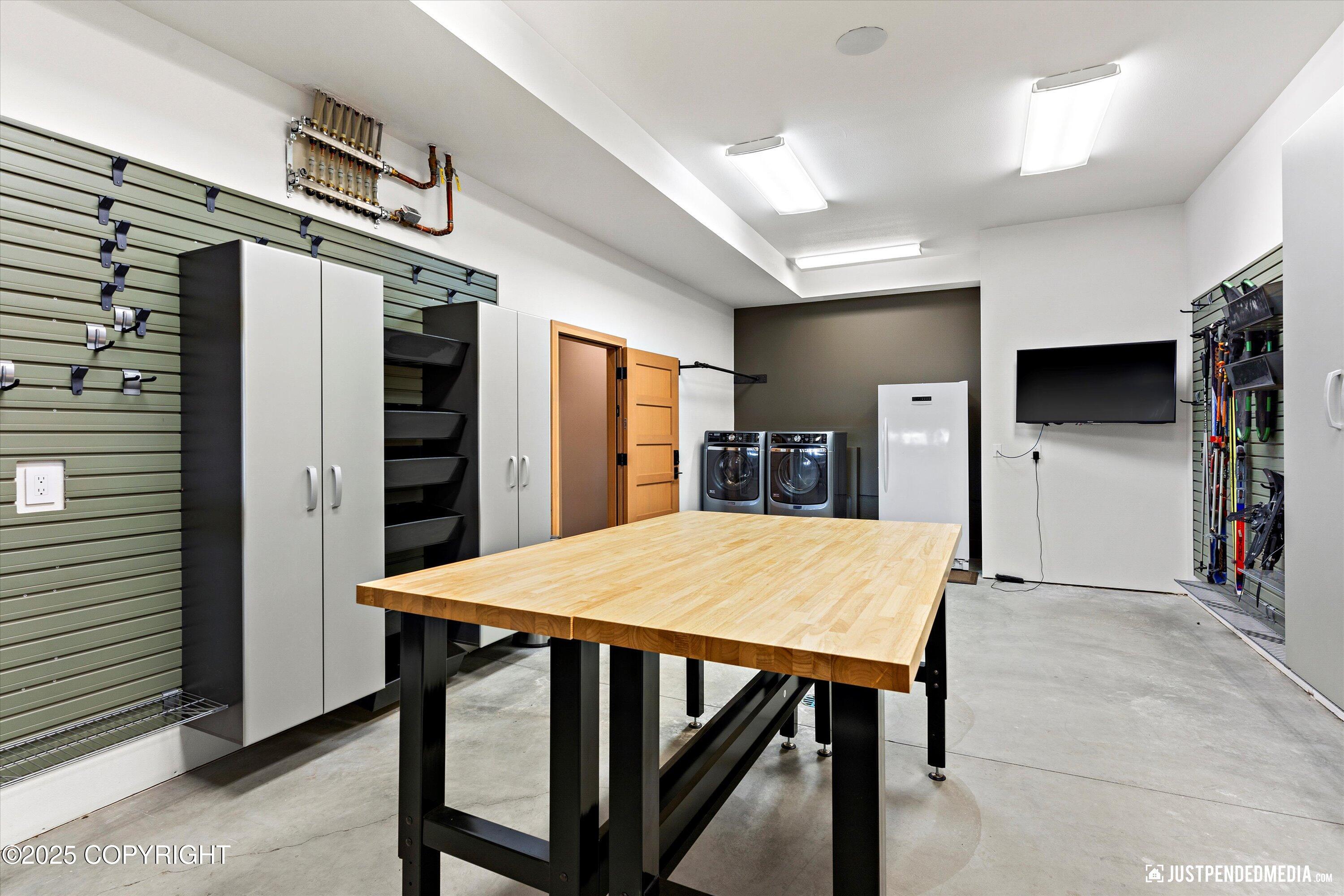 10400 Blackwolf Circle, Anchorage