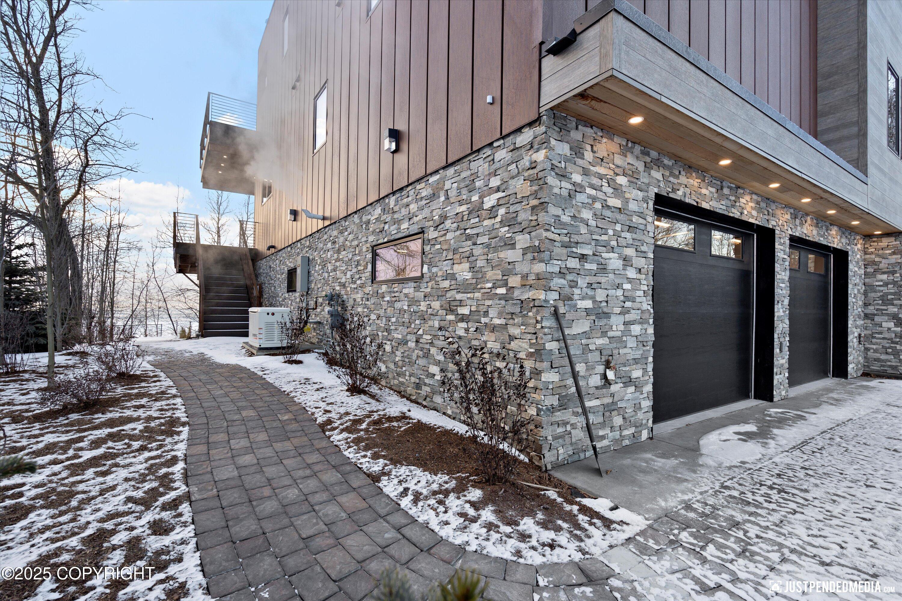 5112 Shorecrest Drive