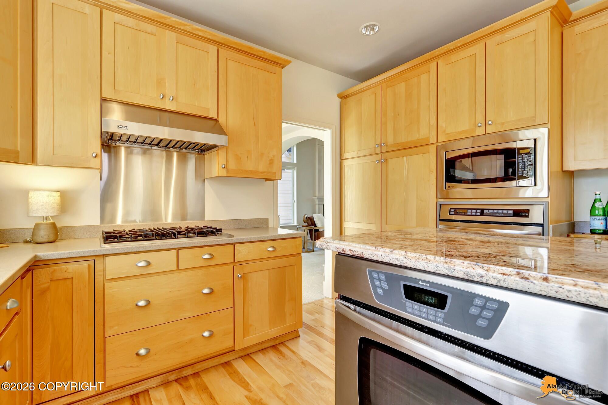 4742 Potter Crest Circle