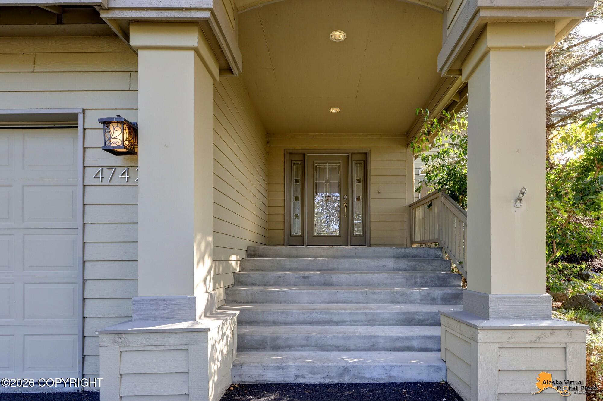 4742 Potter Crest Circle