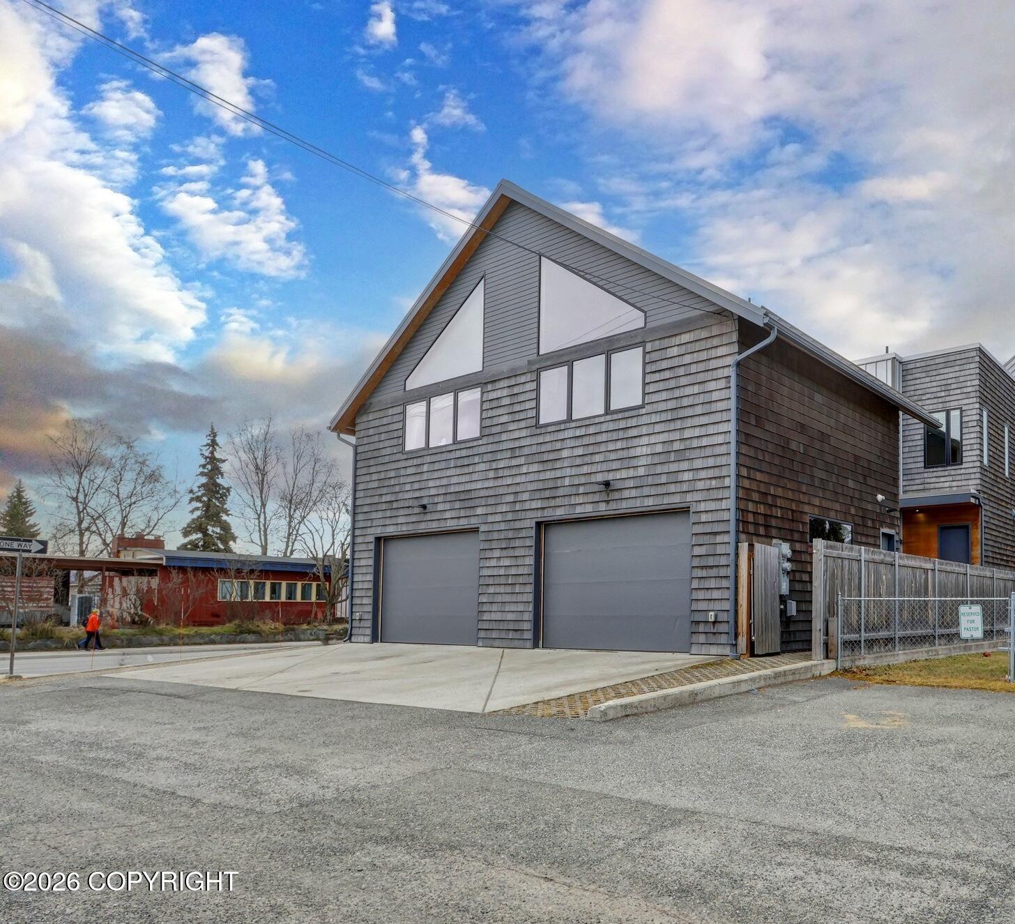 1105 W 11th Avenue