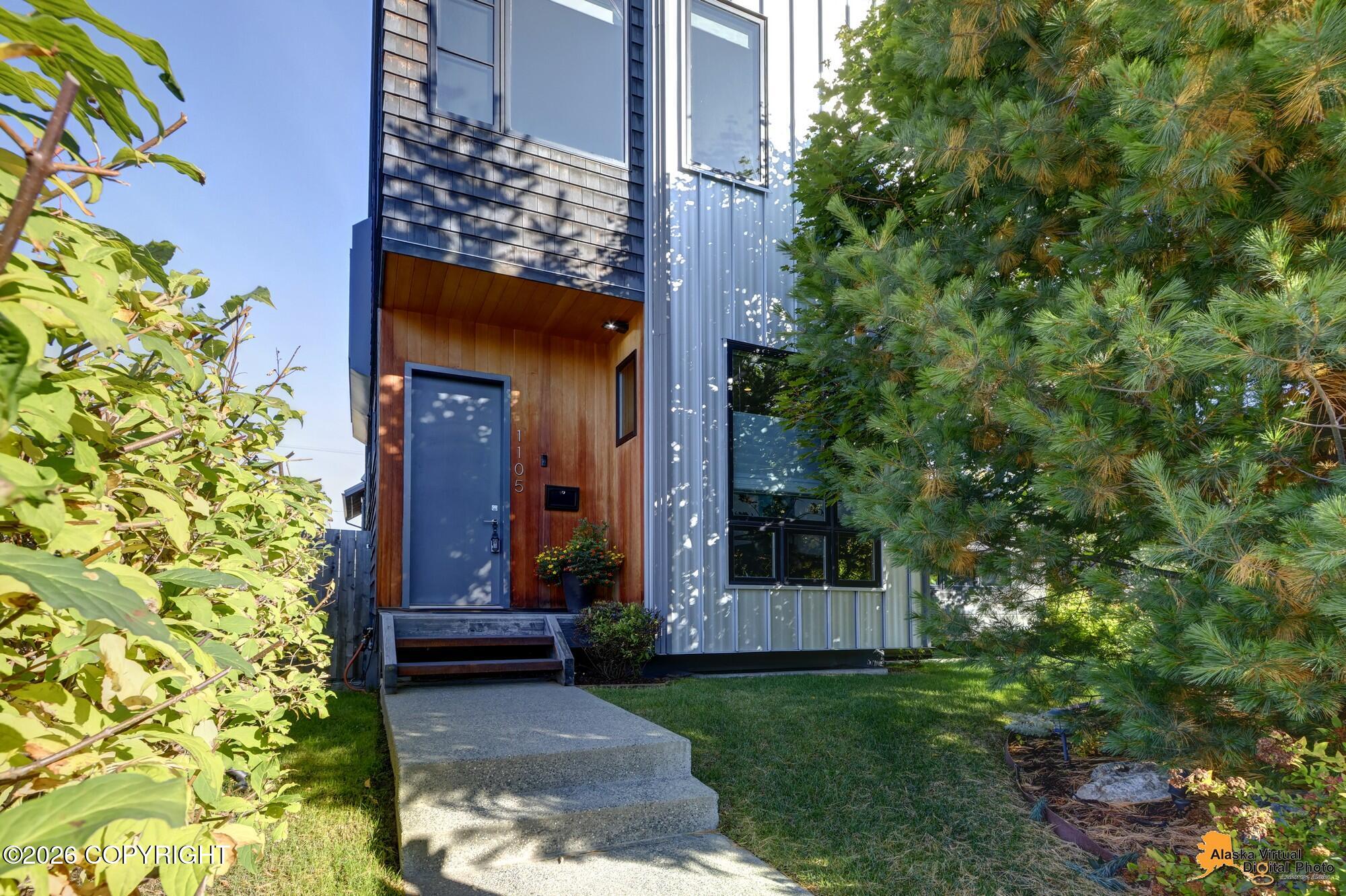 1105 W 11th Avenue
