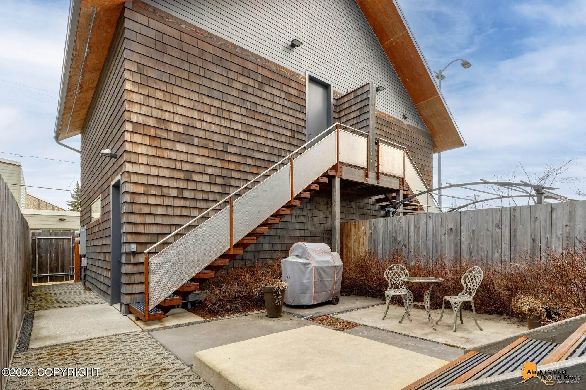 1105 W 11th Avenue