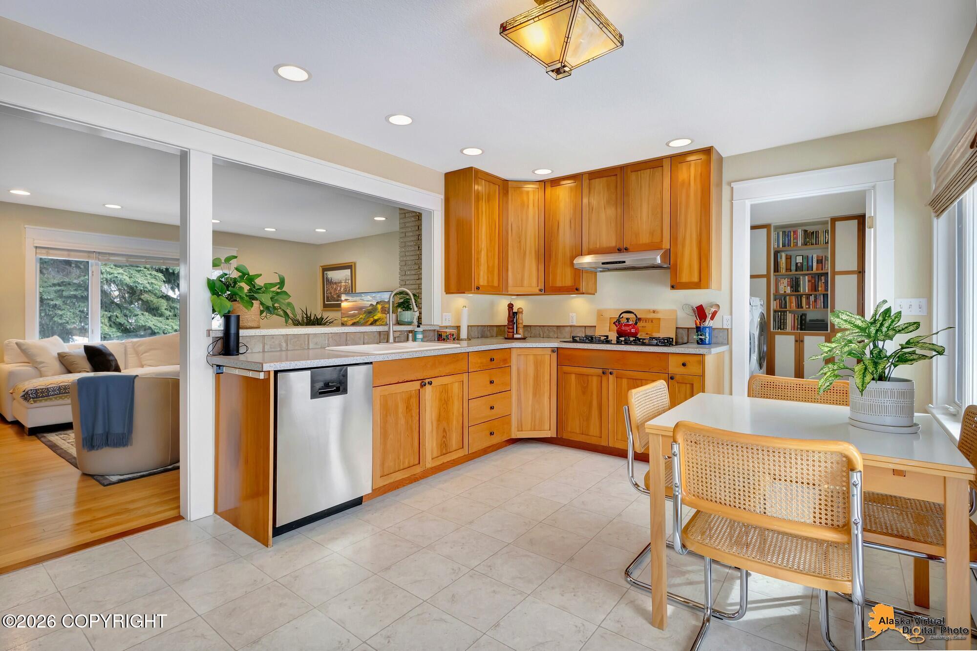 2350 Captain Cook Drive