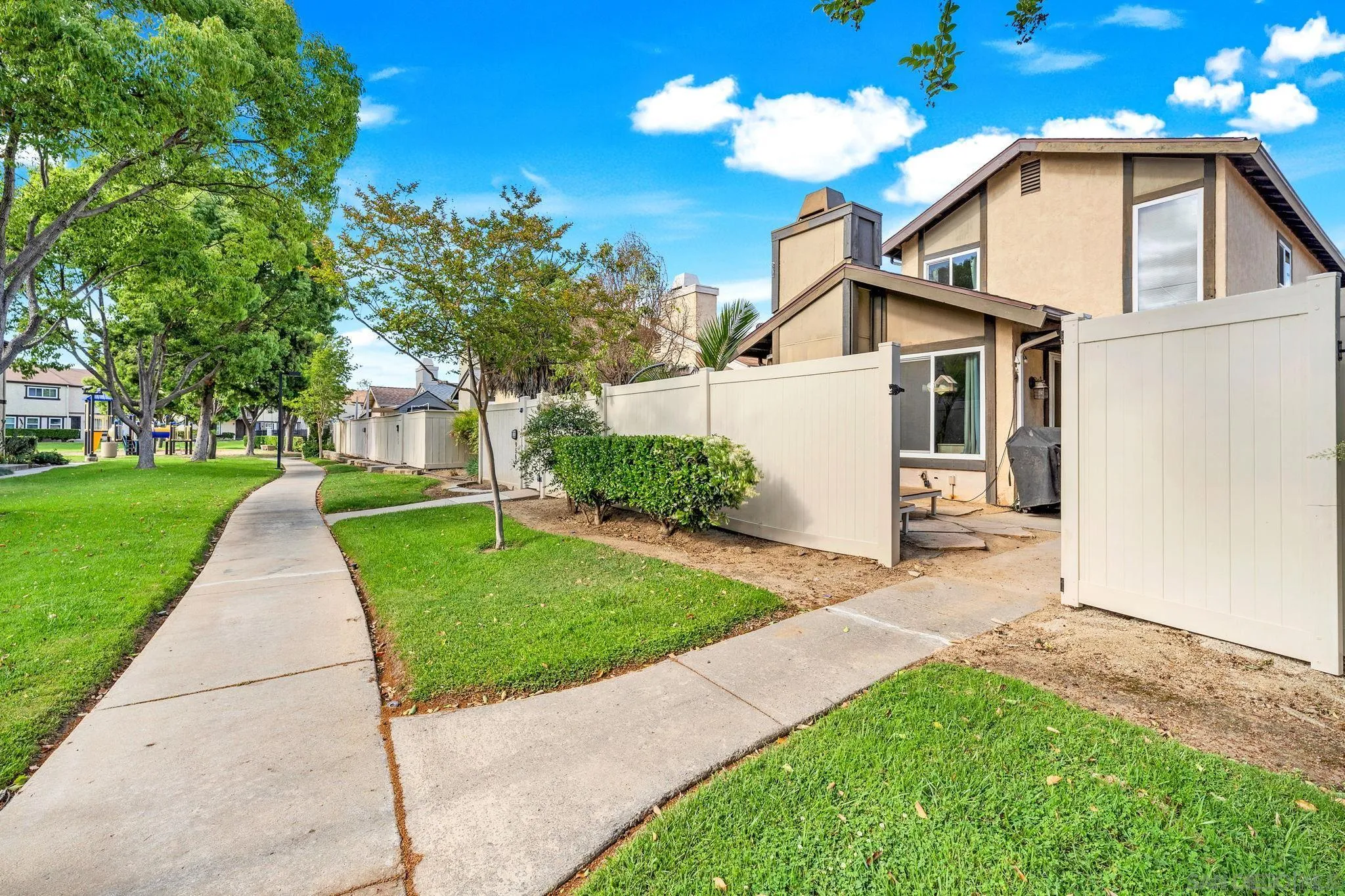 9560 Frank Way