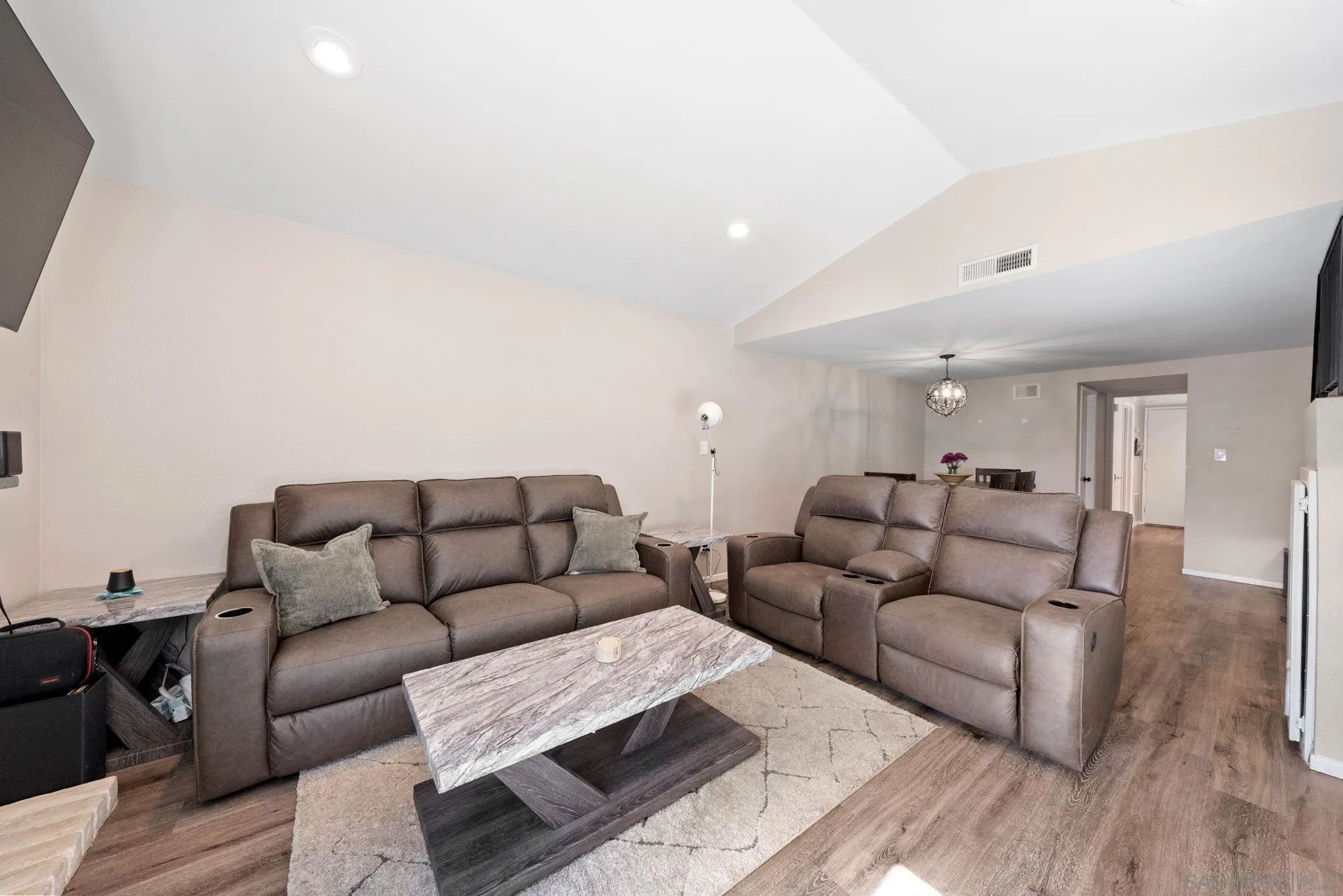 9560 Frank Way