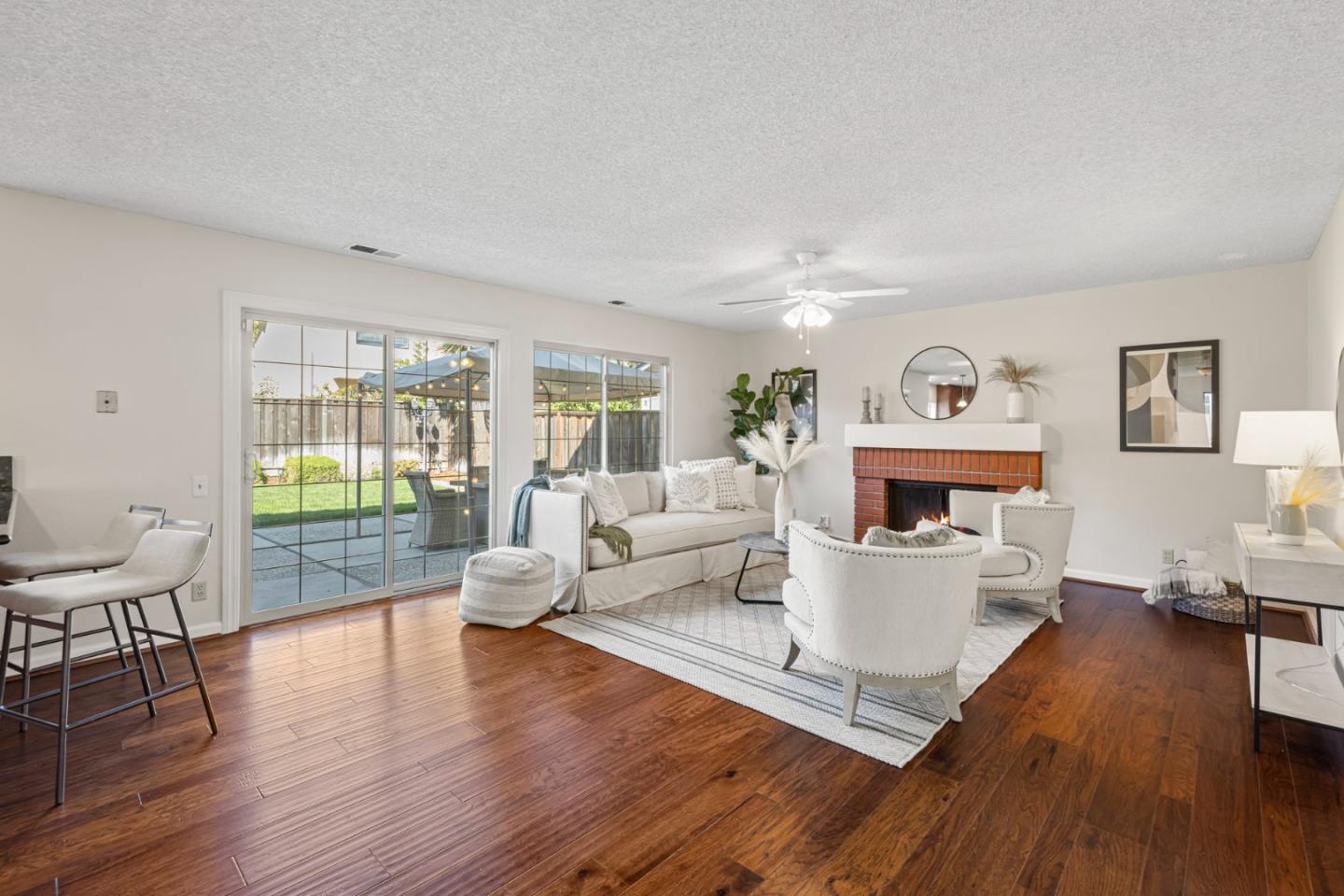 5245 Rio Lobo DR
