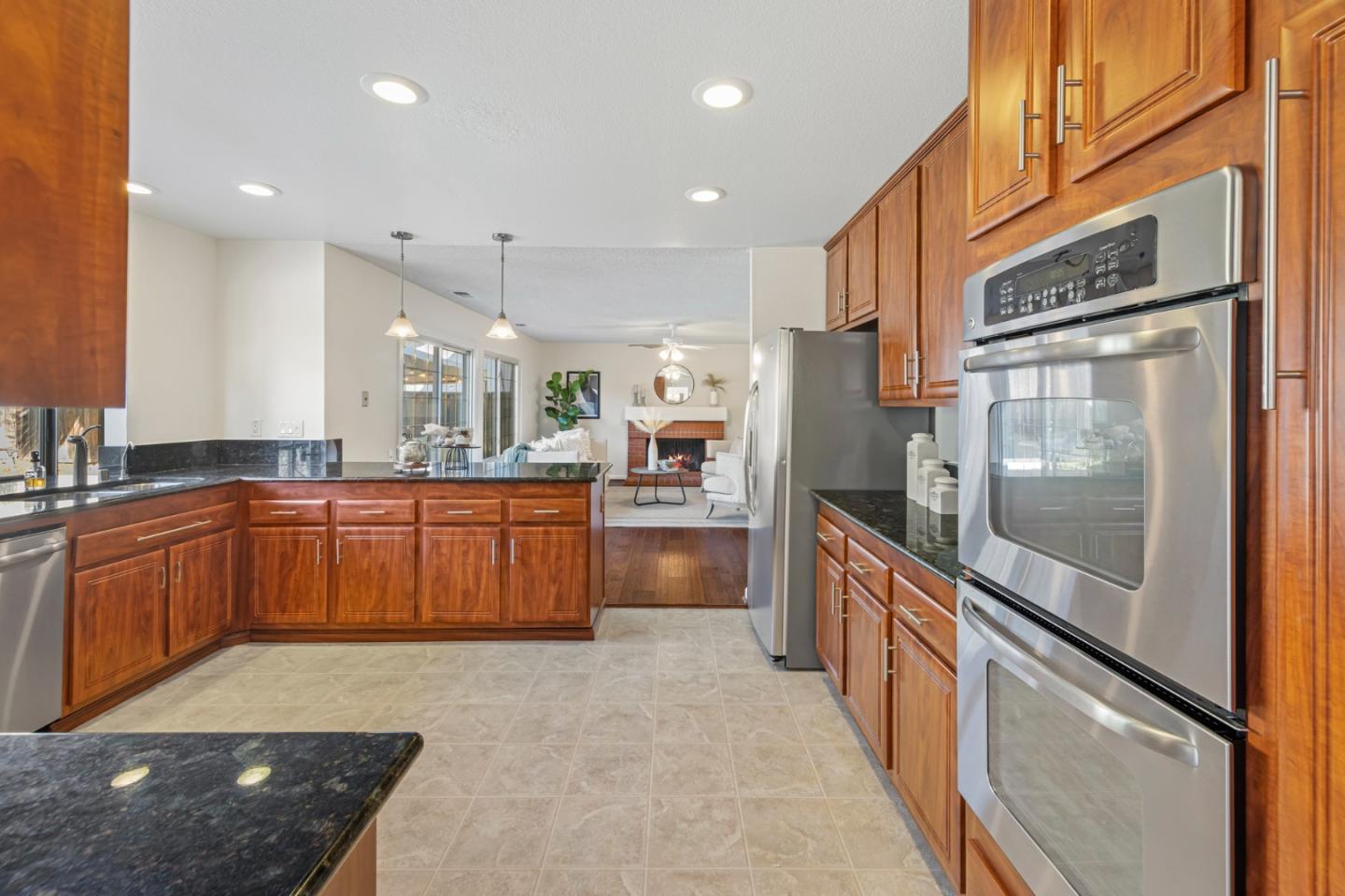 5245 Rio Lobo DR