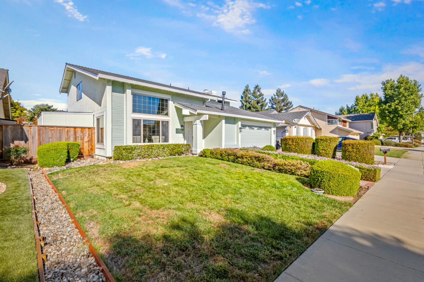 5245 Rio Lobo DR