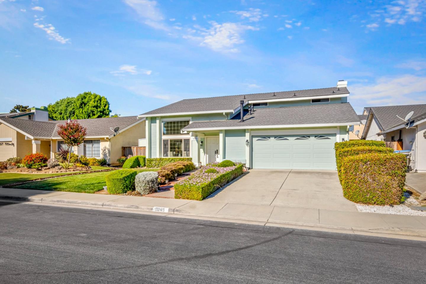 5245 Rio Lobo DR