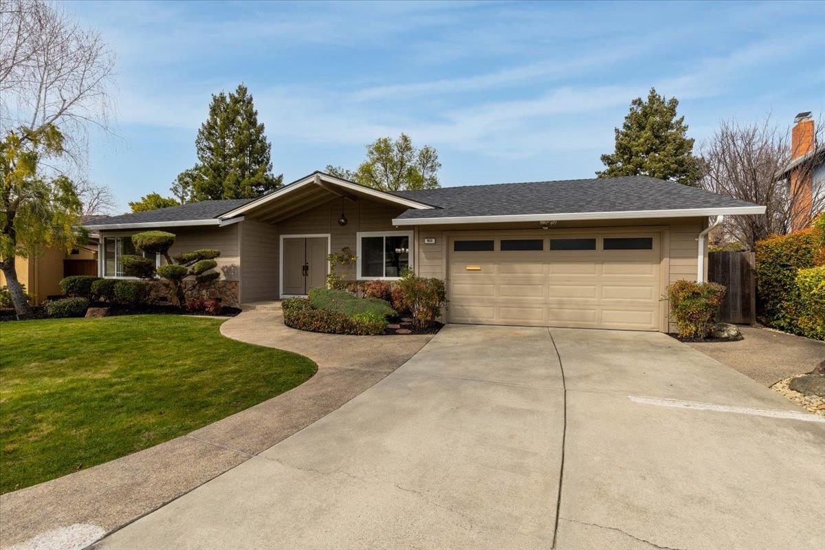 955 Woodthrush CT