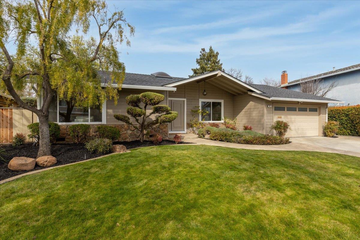 955 Woodthrush CT