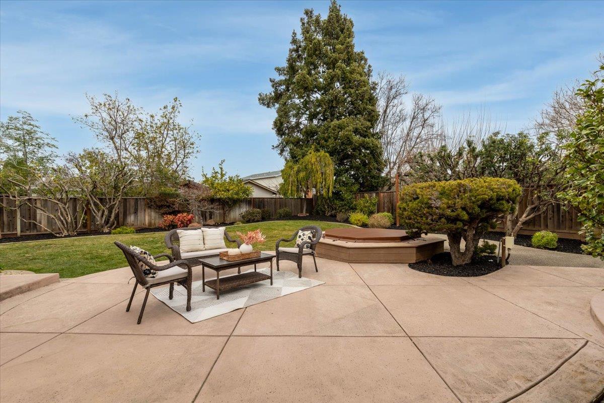 955 Woodthrush CT