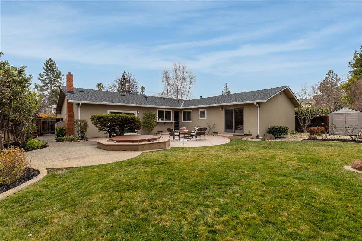 955 Woodthrush CT