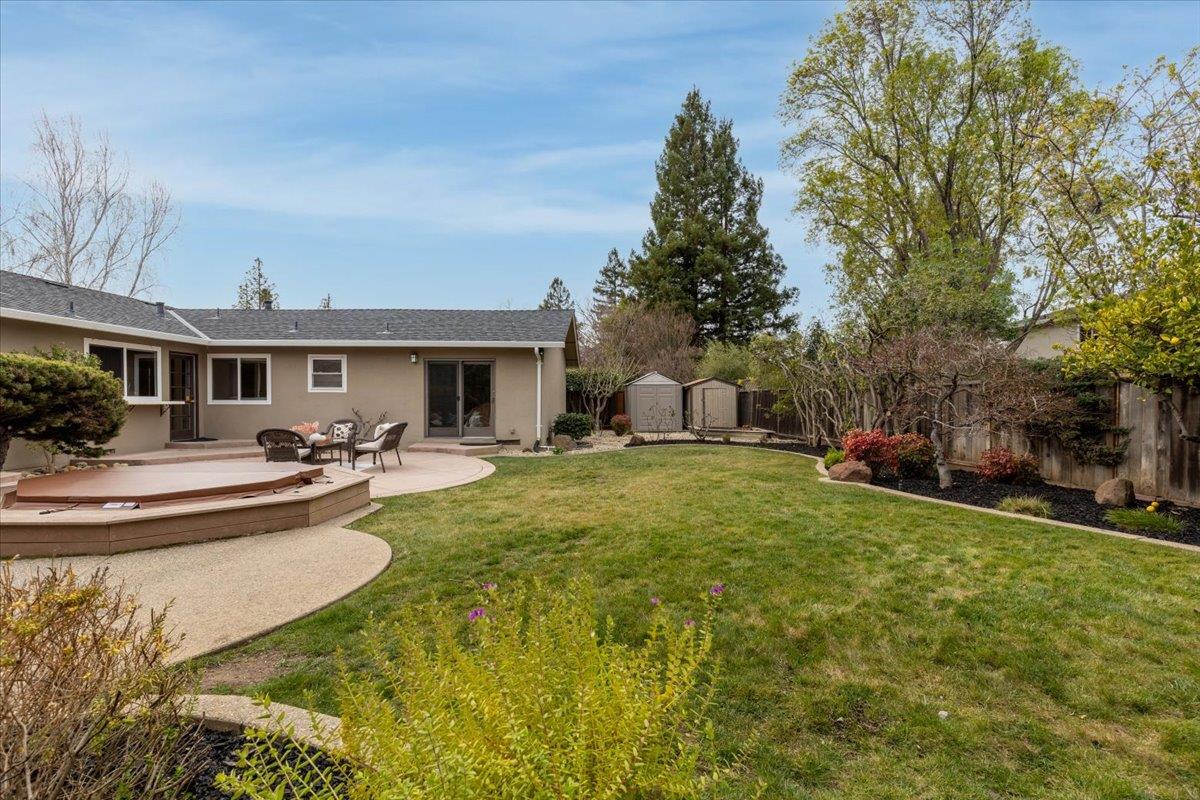 955 Woodthrush CT