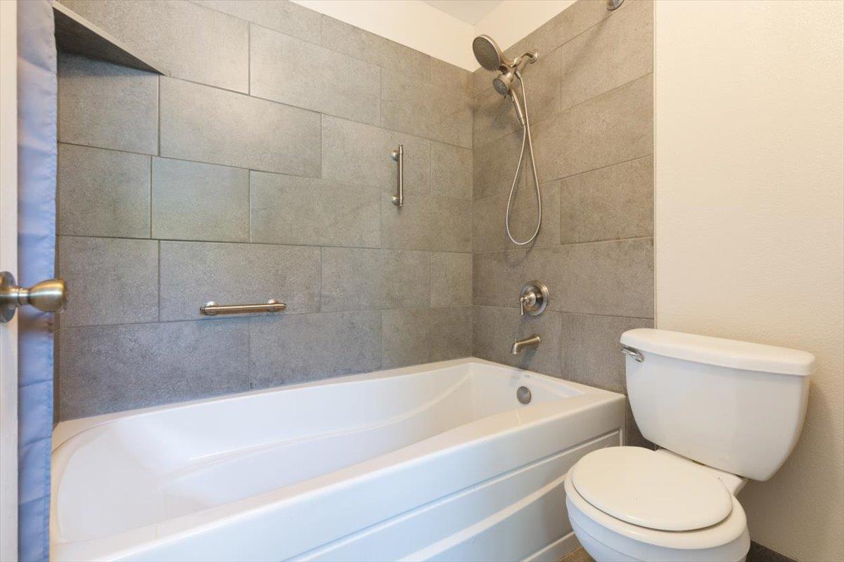 5453 Colony Green Drive