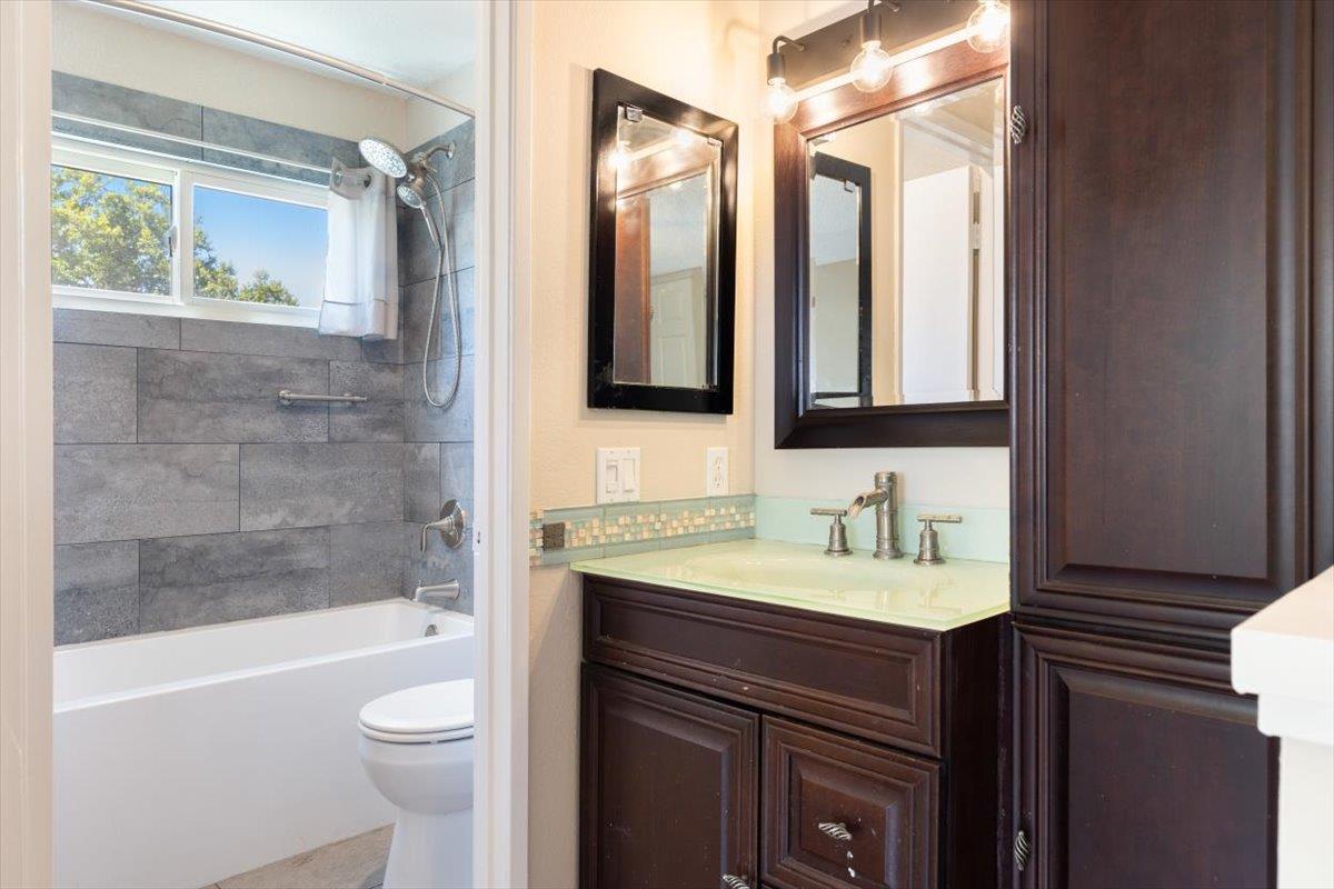 5453 Colony Green Drive