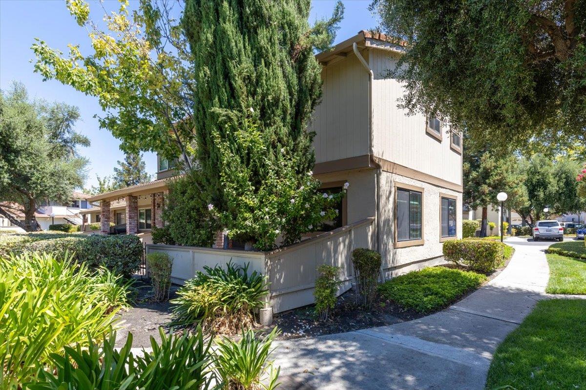 5453 Colony Green Drive