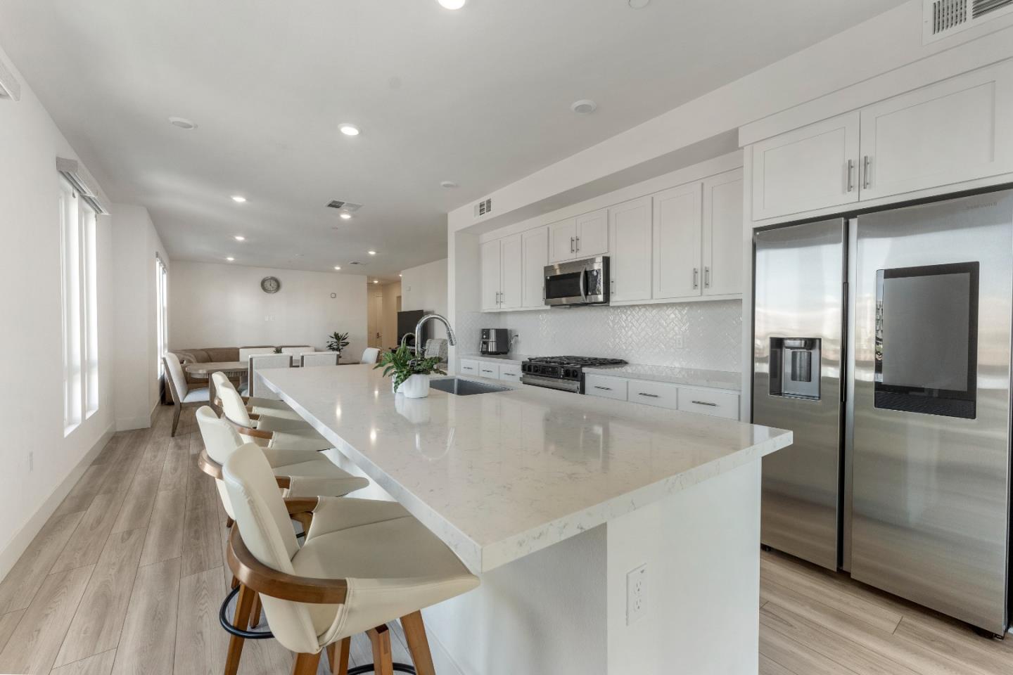 44887 S Grimmer BLVD 201