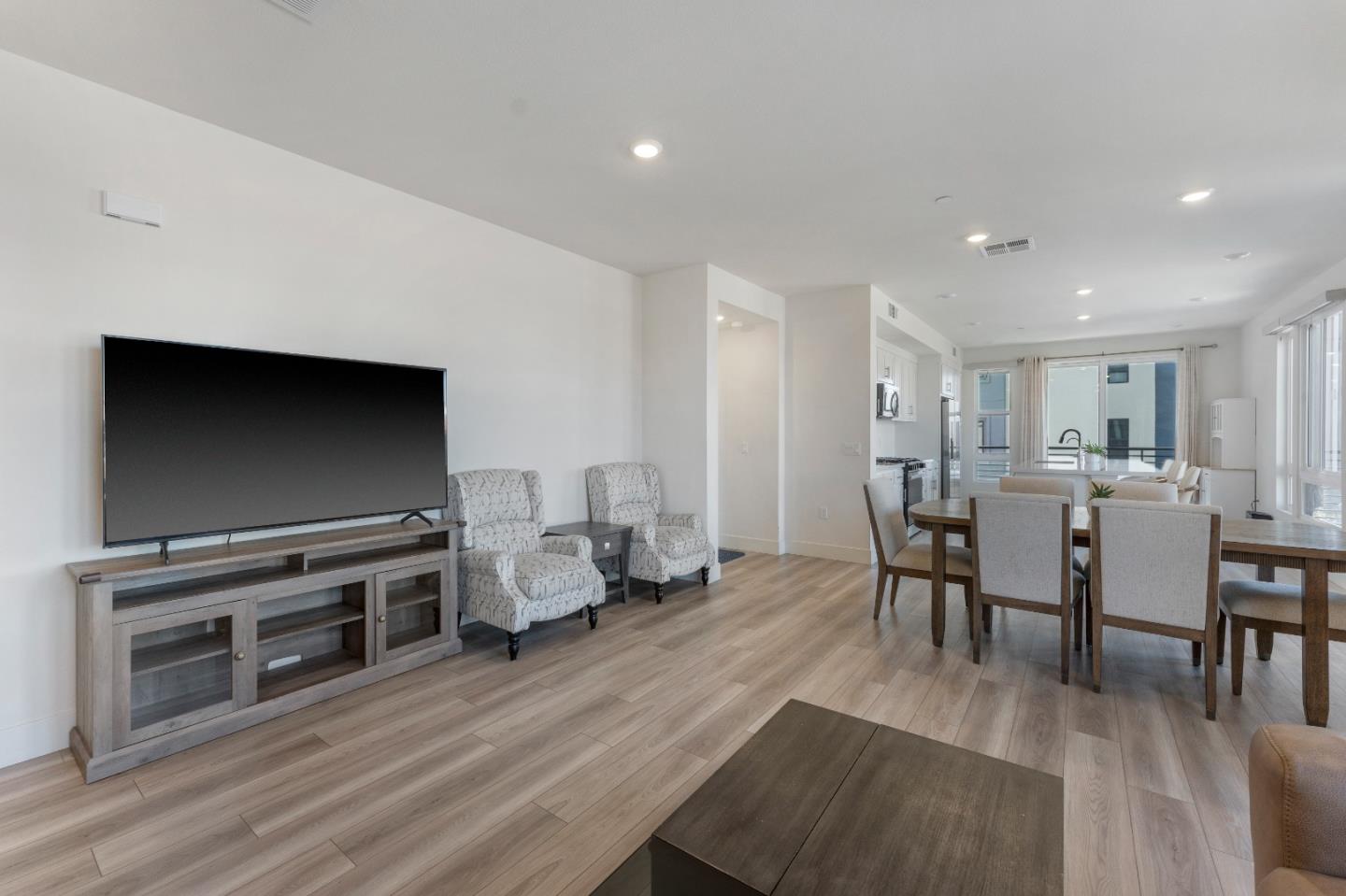 44887 S Grimmer BLVD 201
