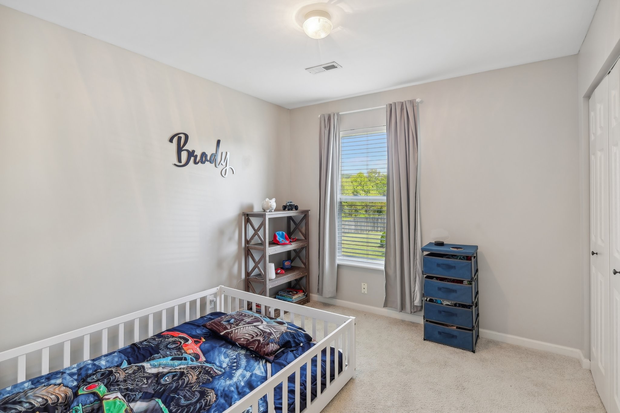8057 Boone Trce