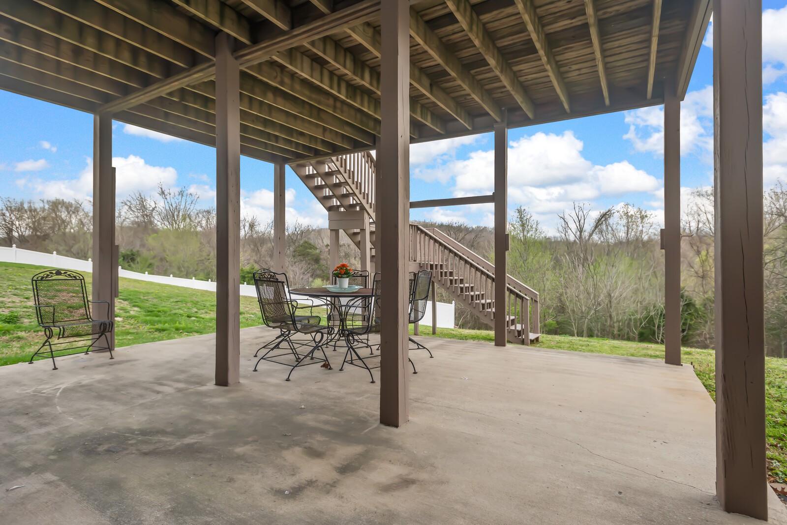 877 Loretta Dr