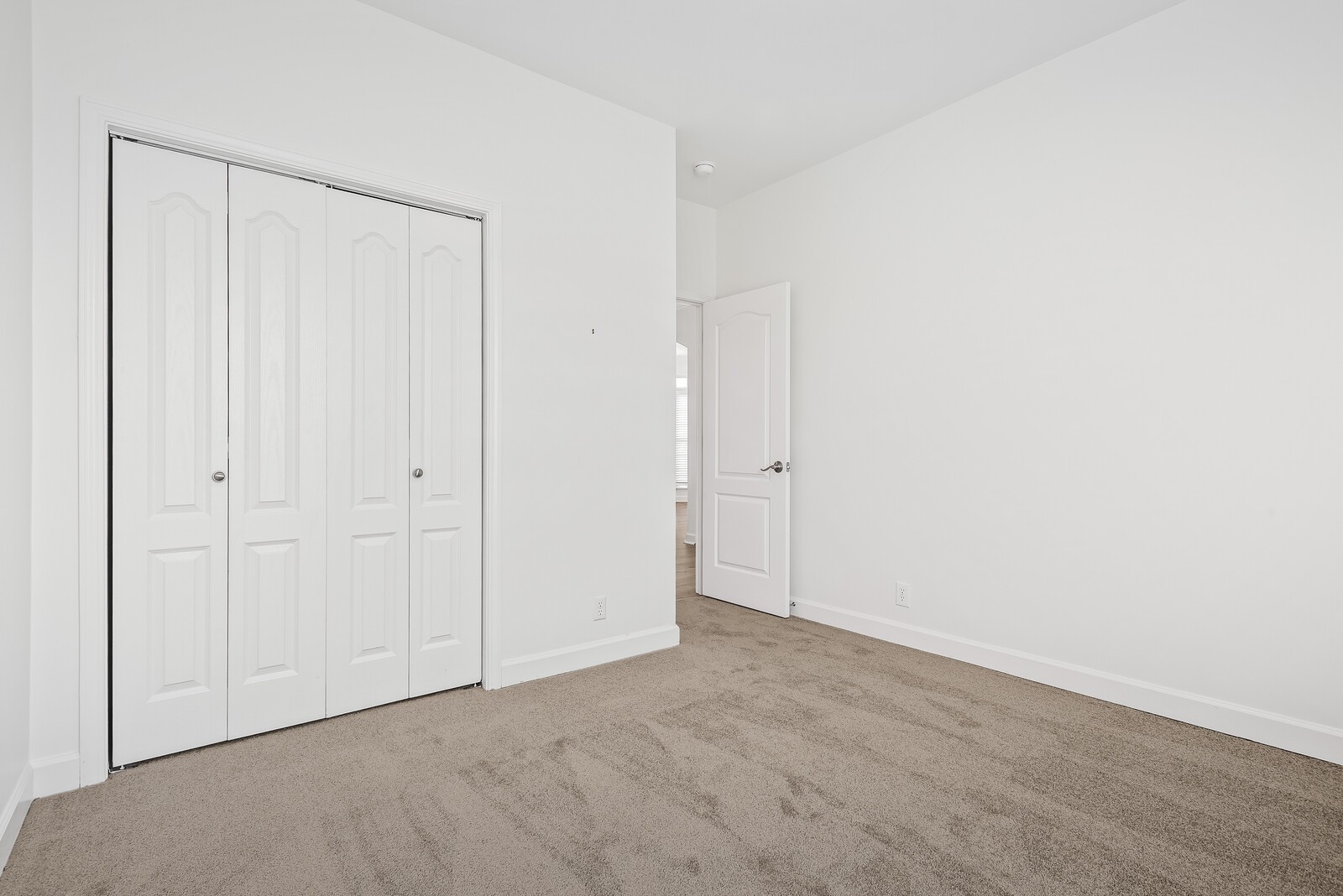 877 Loretta Dr