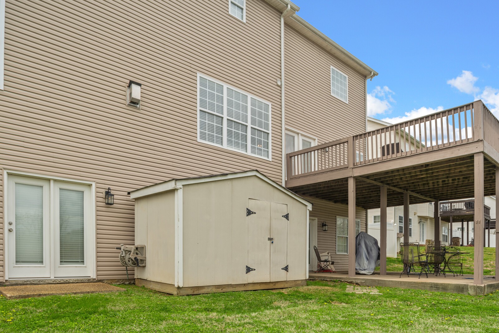 877 Loretta Dr