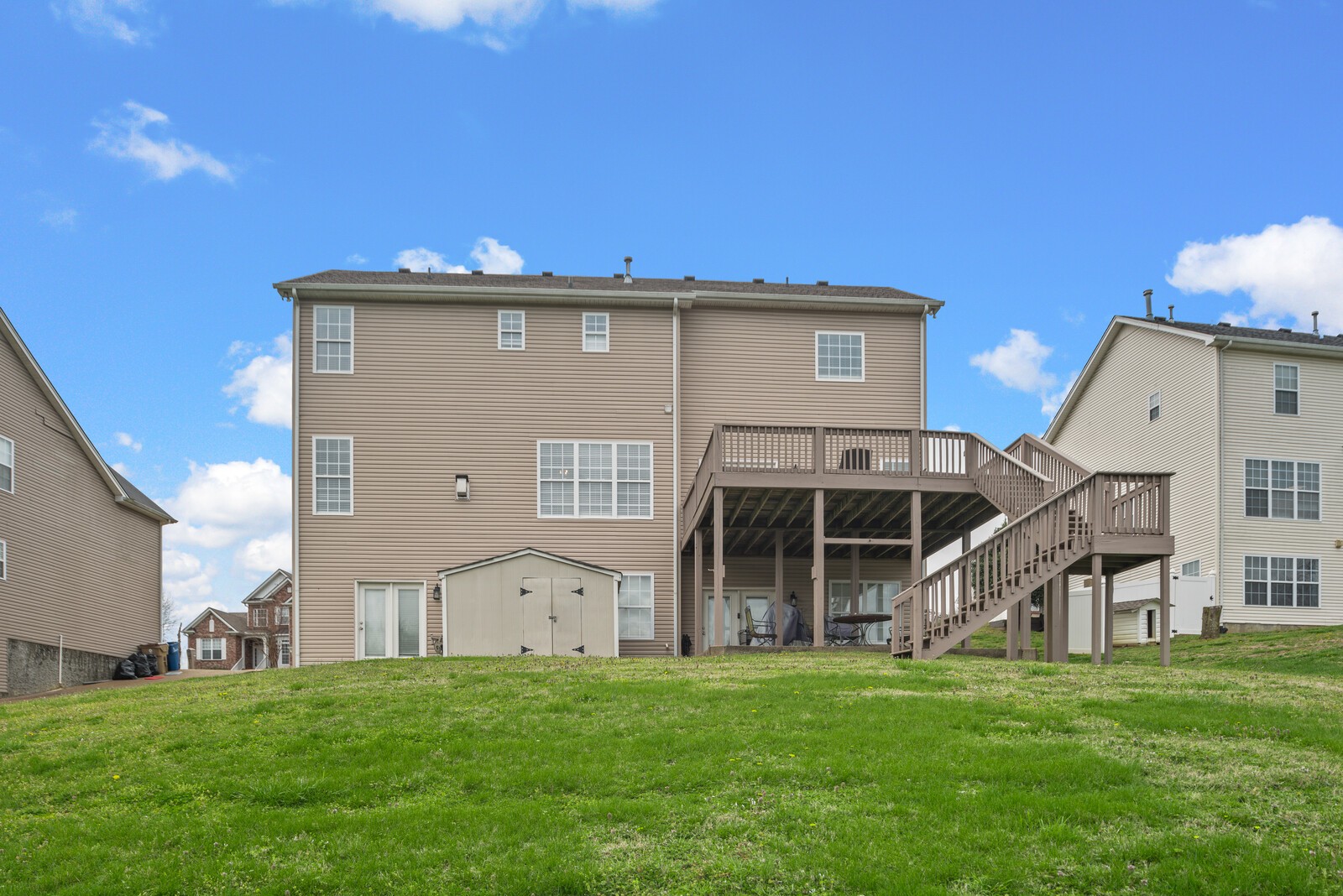 877 Loretta Dr