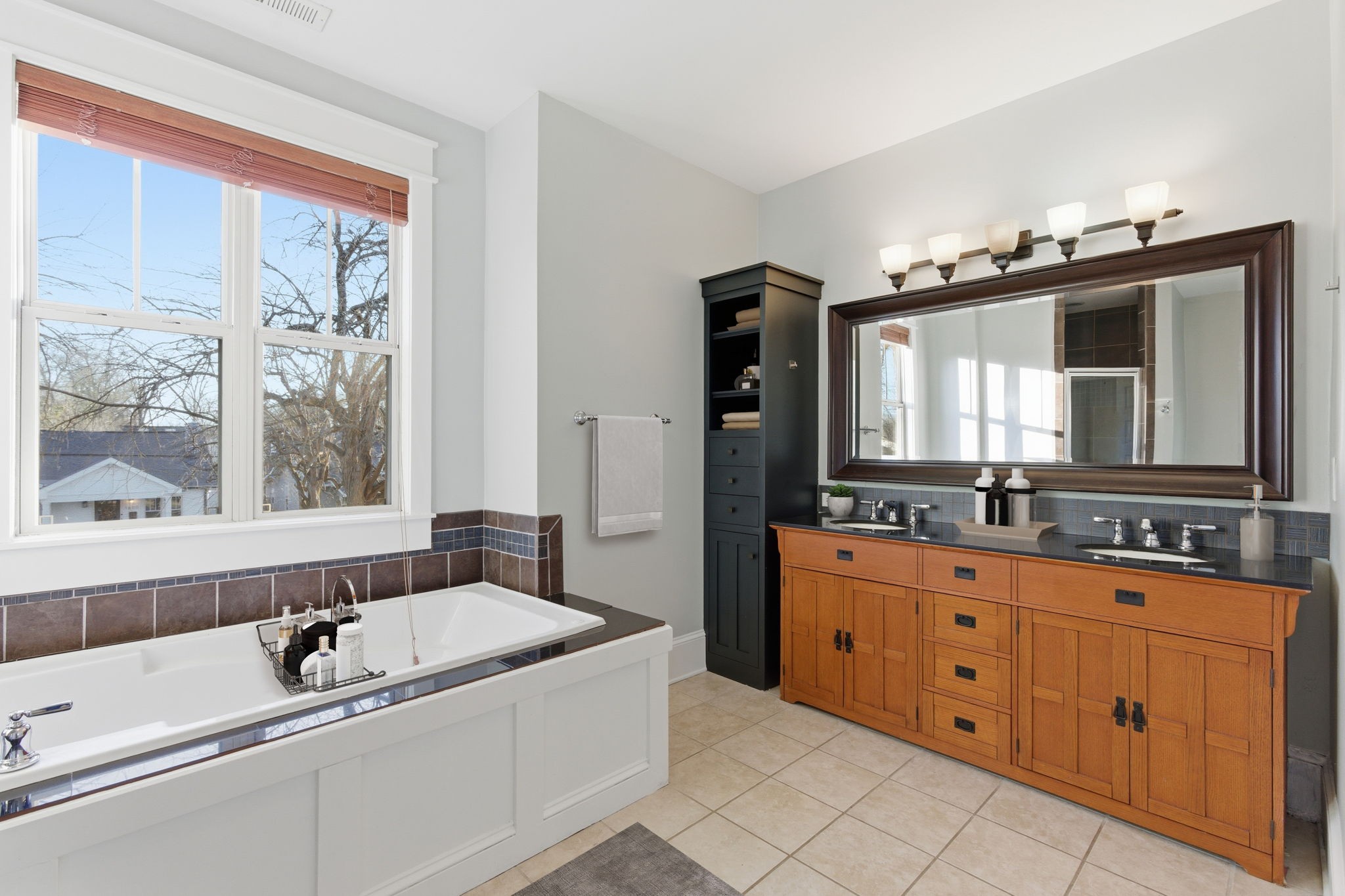 1601 Douglas Ave Unit: A