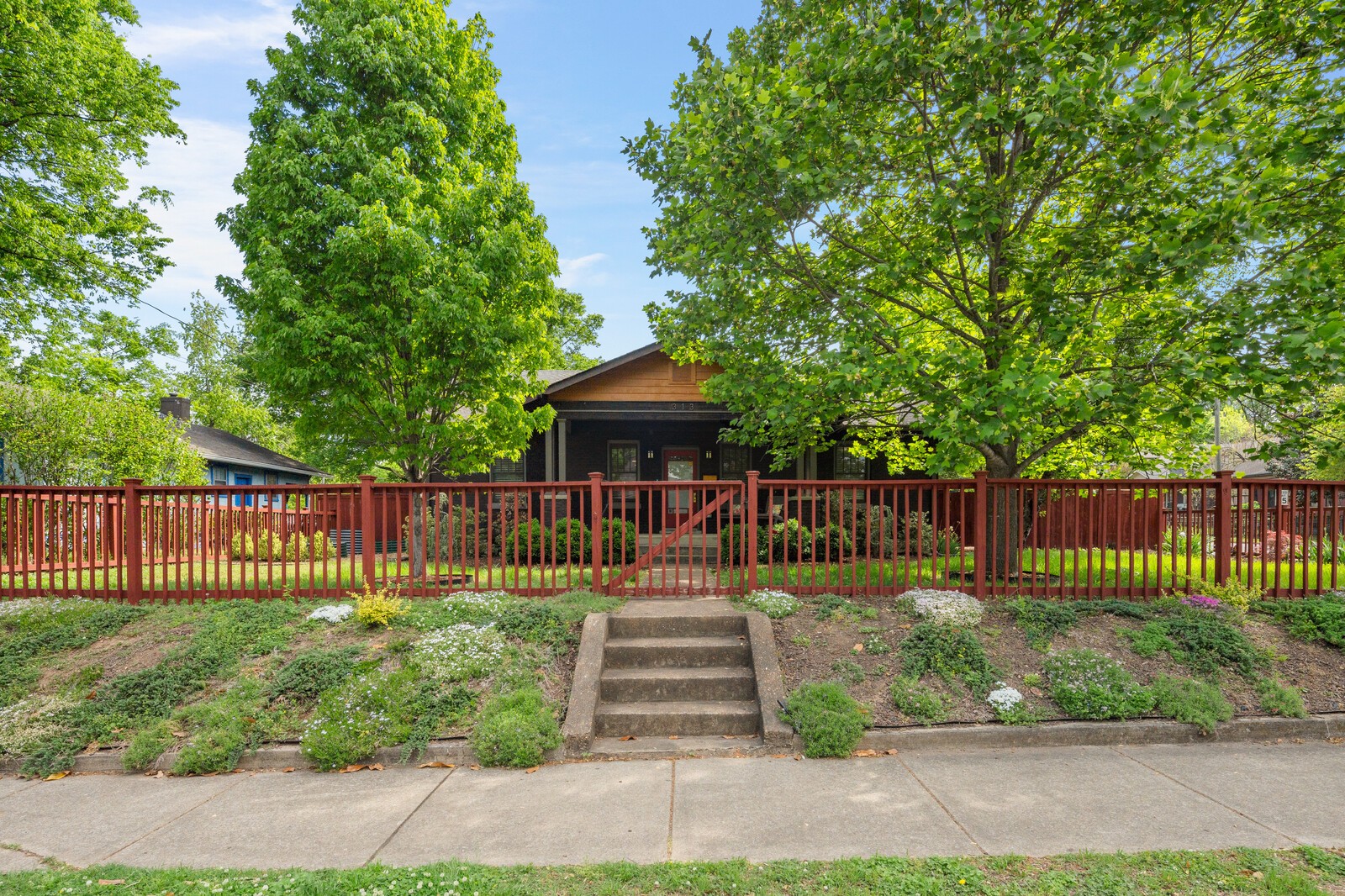 313 S 7th St