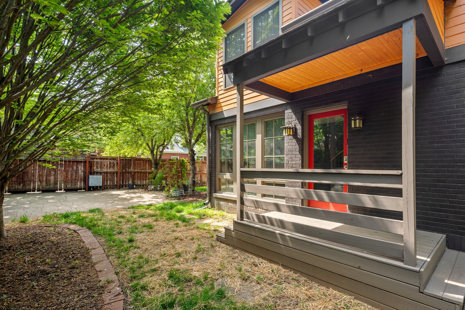 313 S 7th St