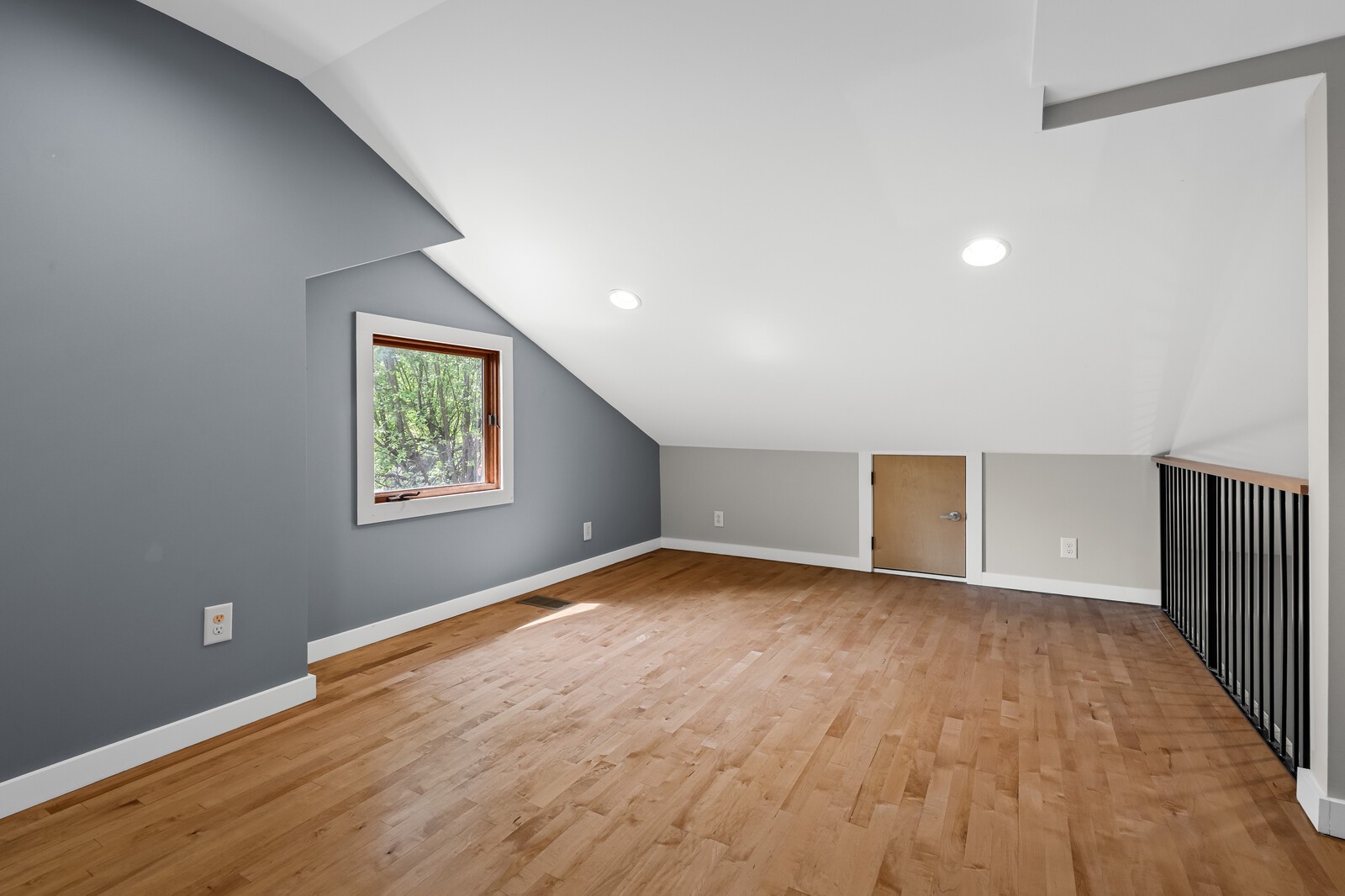 313 S 7th St