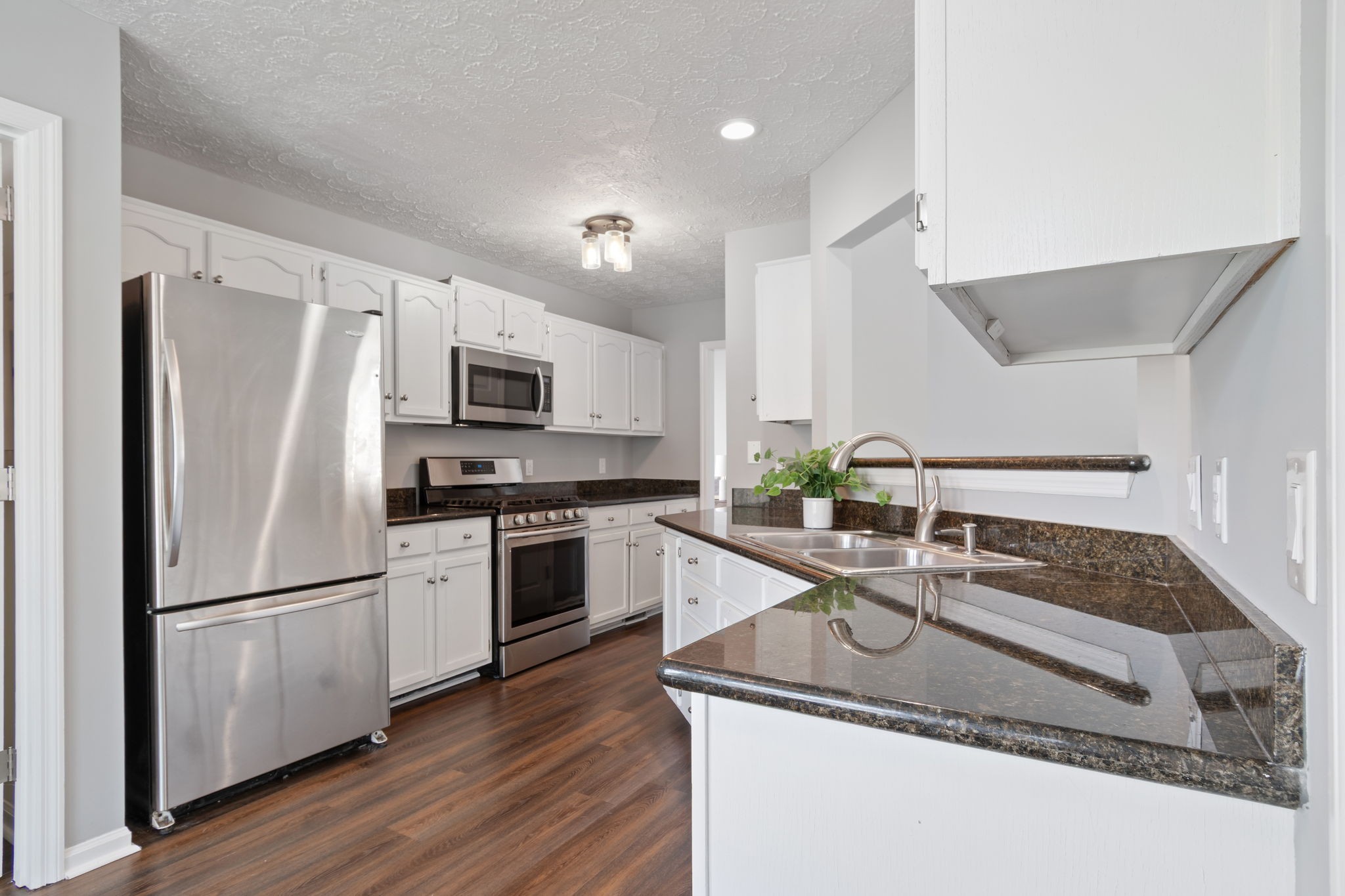 908 Celeste Ct