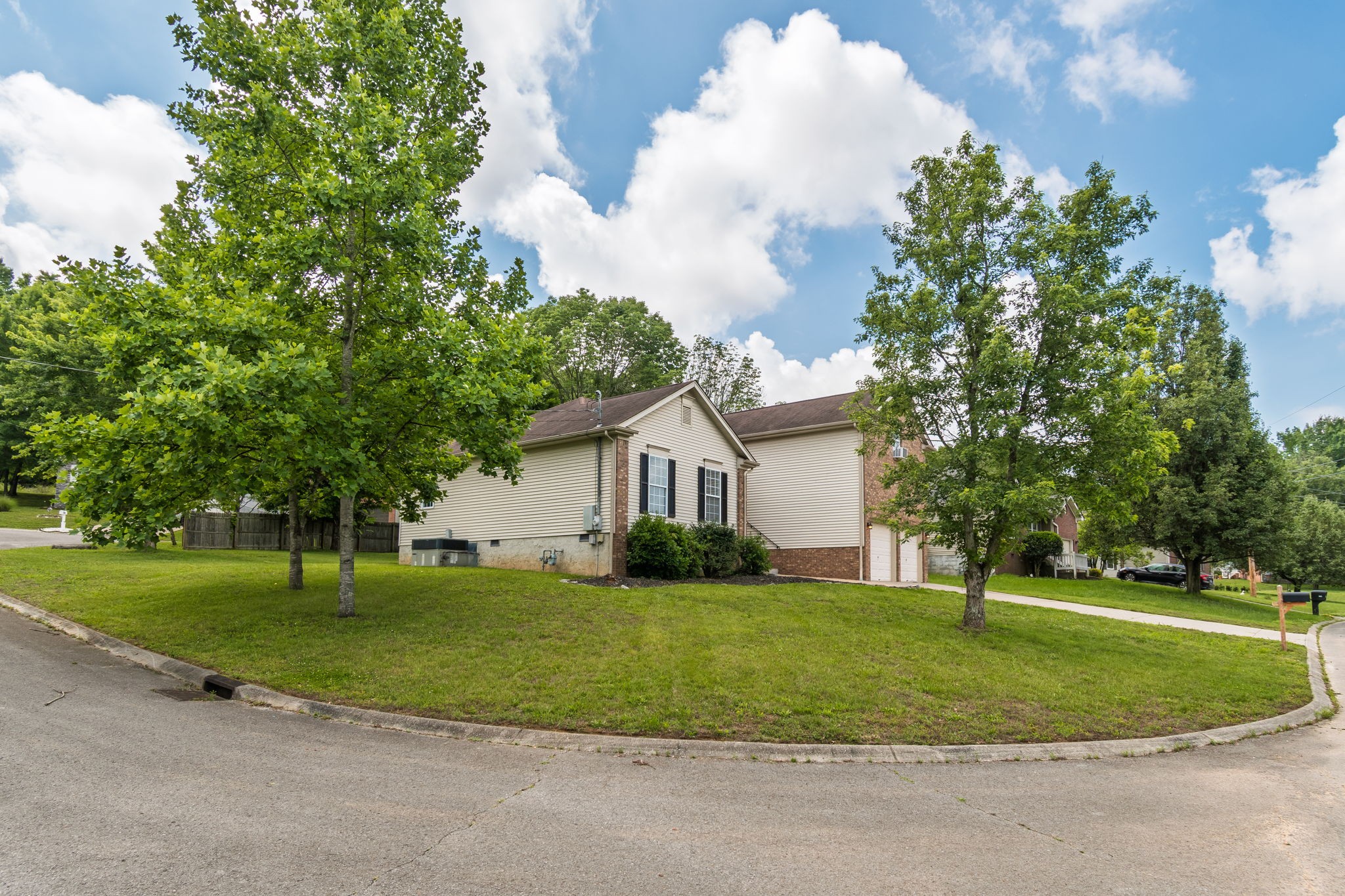 908 Celeste Ct