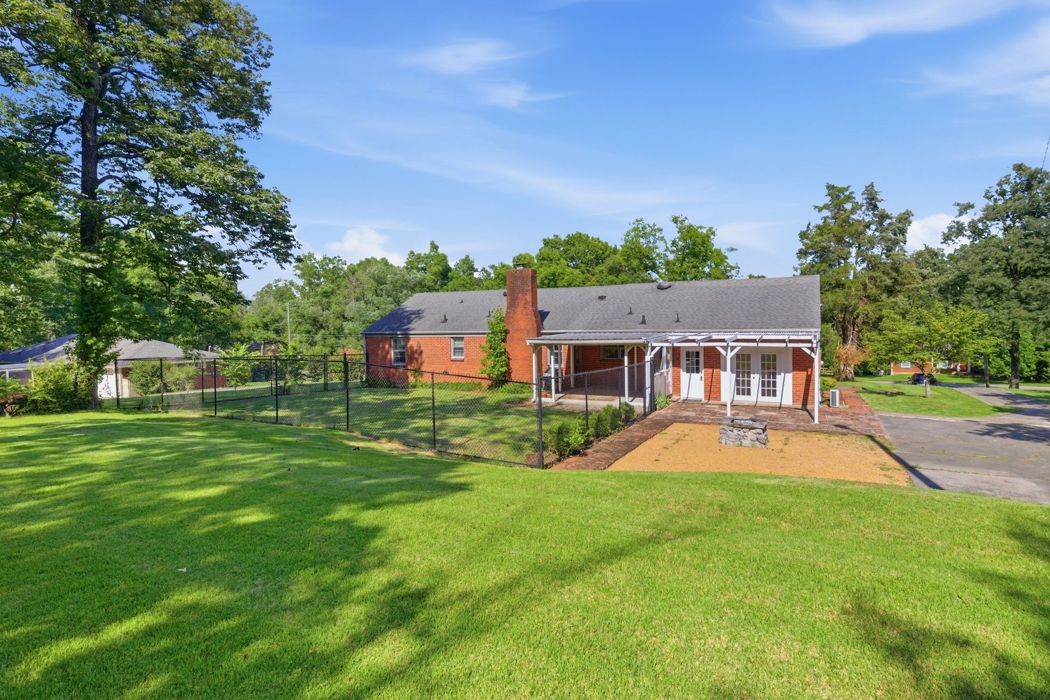 220 Linda Ln