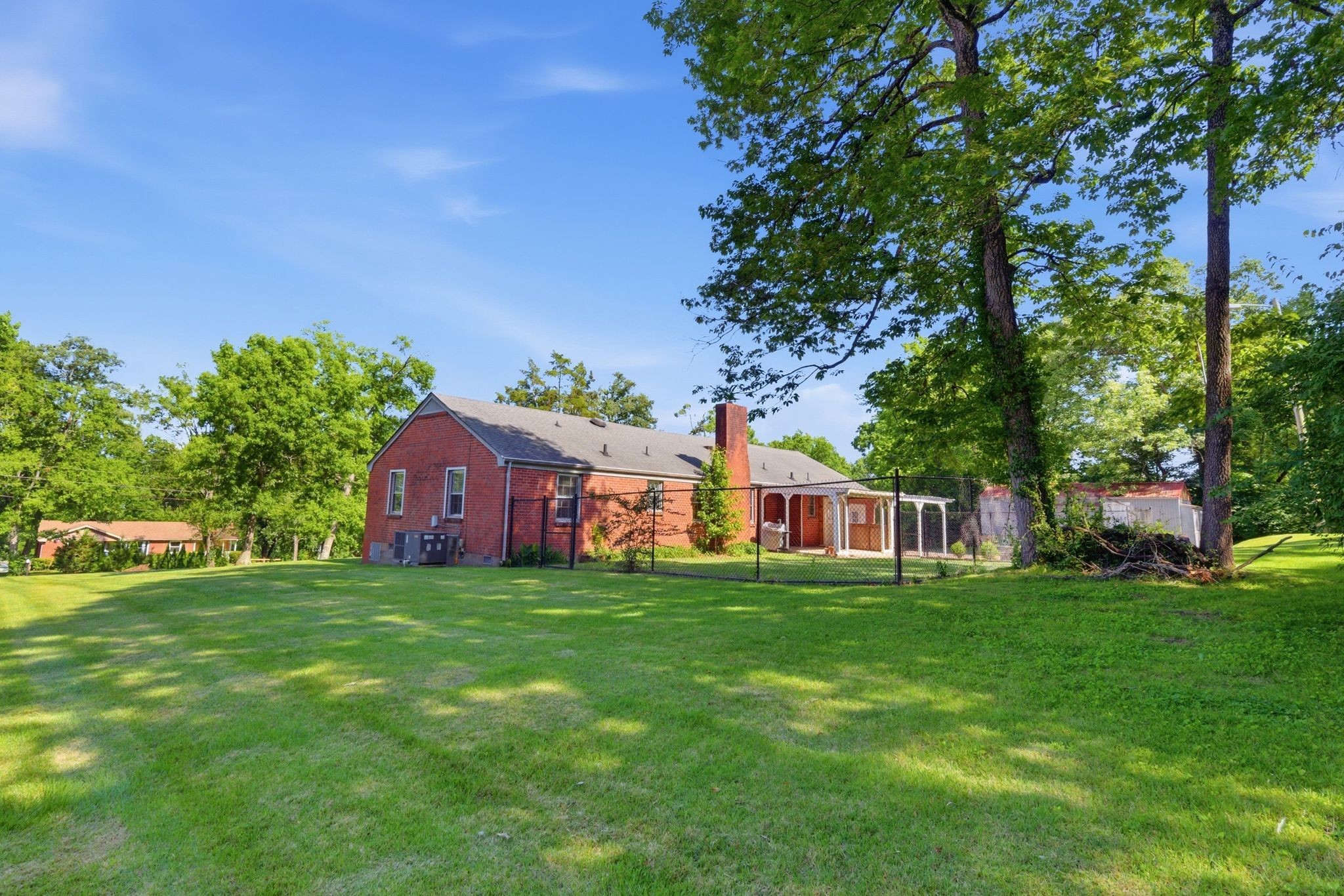 220 Linda Ln