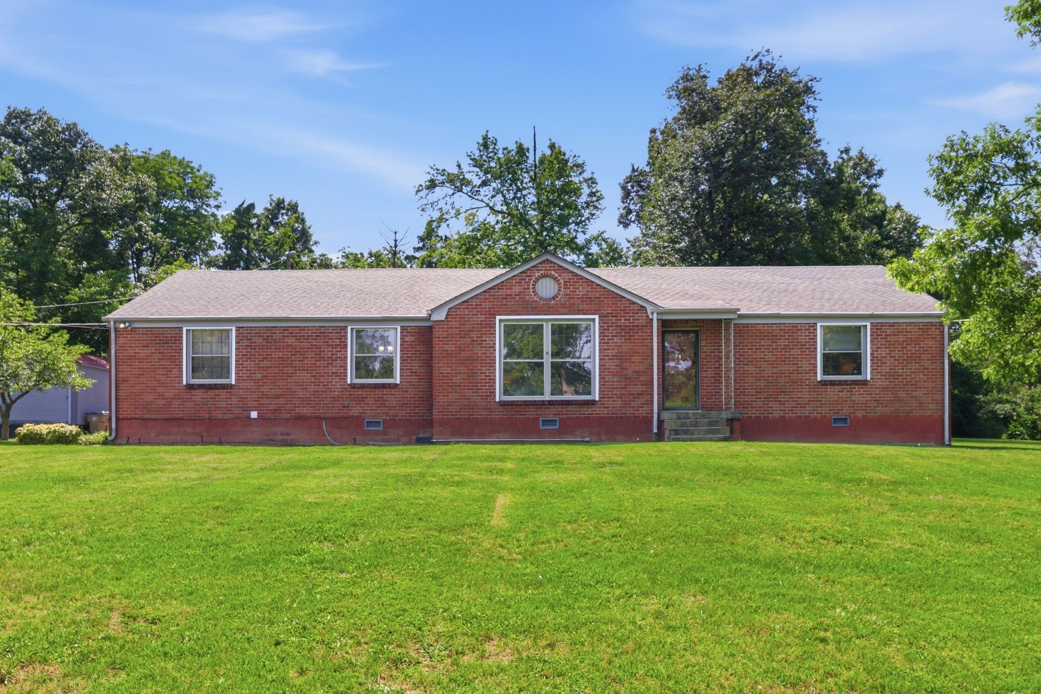 220 Linda Ln
