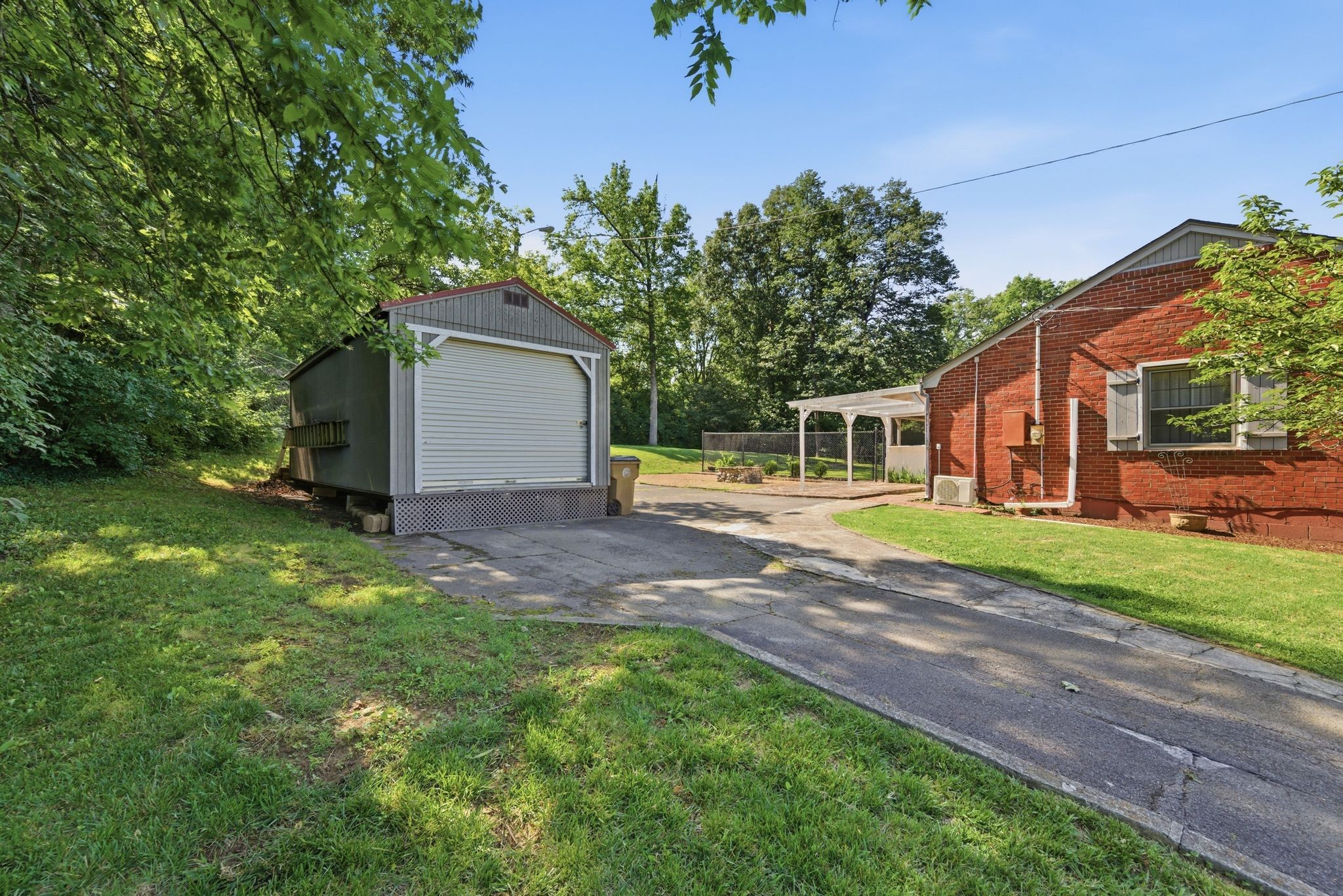220 Linda Ln