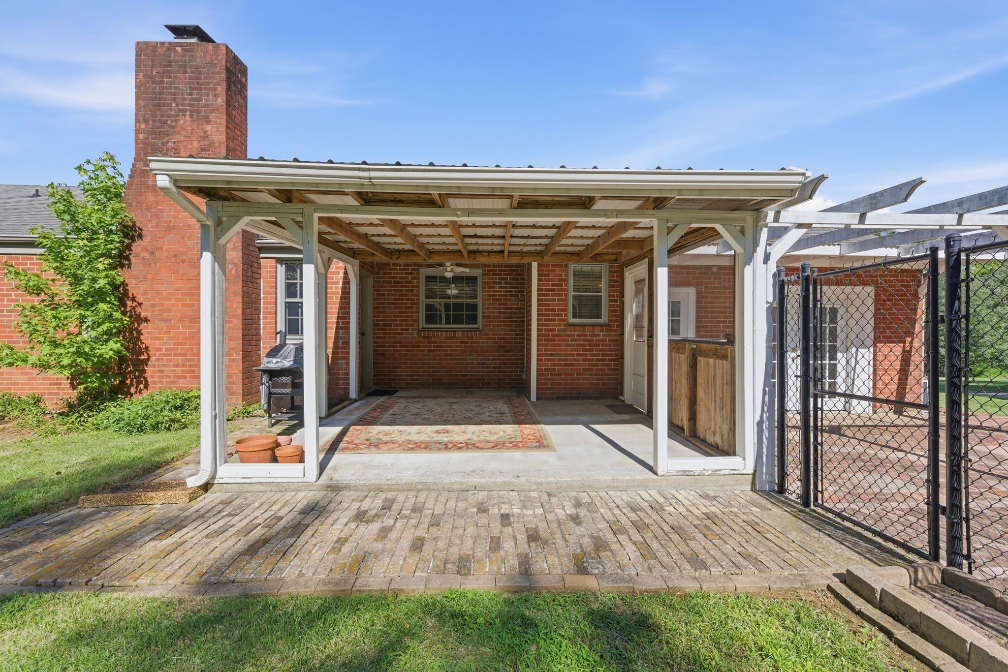 220 Linda Ln