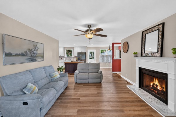 326 Raindrop Ln